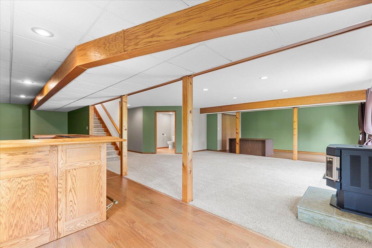 Hubbard, Wisconsin, 53035, United States, 4 Bedrooms Bedrooms, ,4 BathroomsBathrooms,Residential,For Sale,1885428