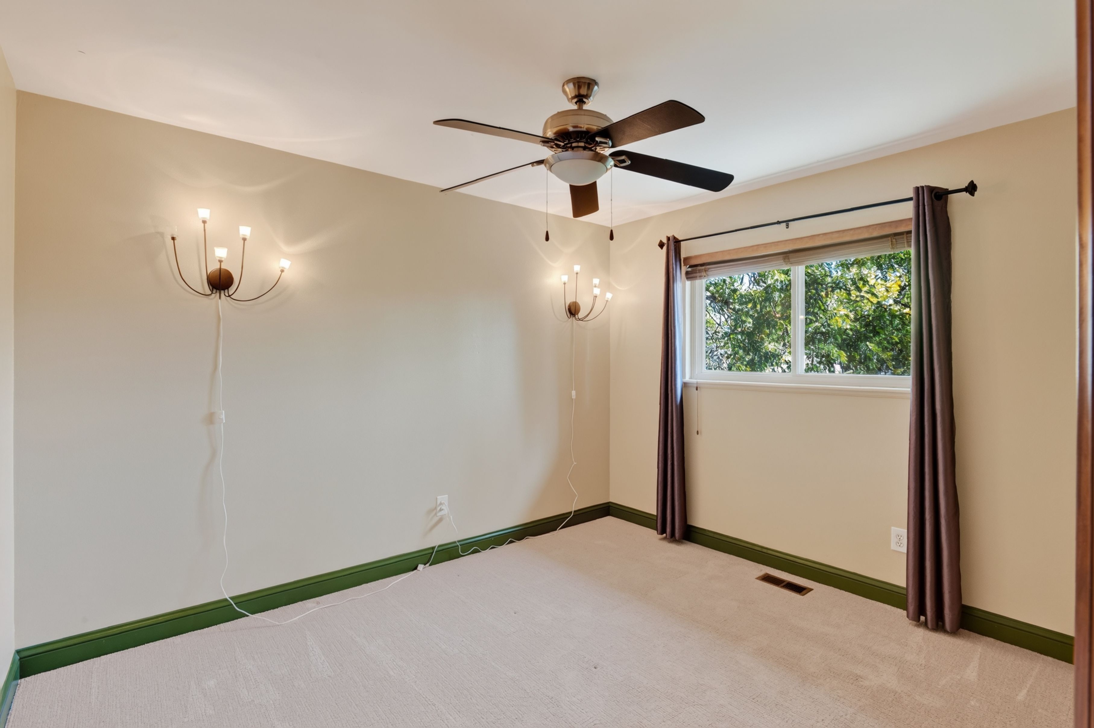  Unique Kitchen & Vaulted Beamed Room Near Cherry Creek State Park Retreat - 物件實景