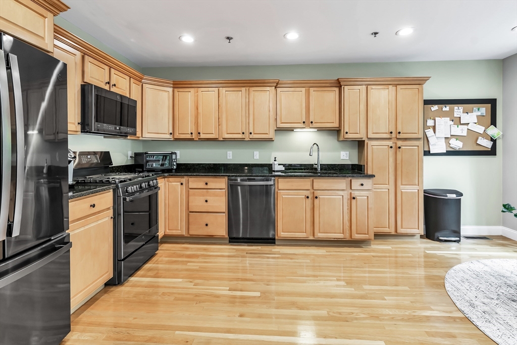 Haverhill, Massachusetts, 01832, United States, 2 Bedrooms Bedrooms, ,3 BathroomsBathrooms,Residential,For Sale,1931401