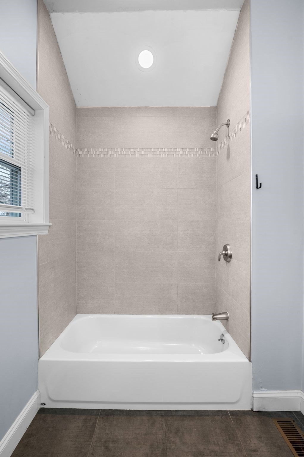 Revere, Massachusetts, 02151, United States, 2 Bedrooms Bedrooms, ,3 BathroomsBathrooms,Residential,For Sale,2008626