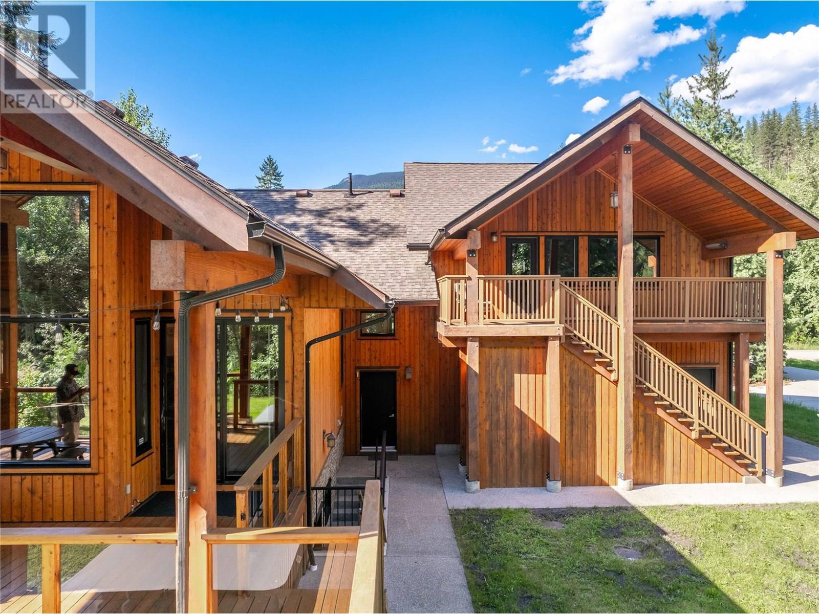 REVELSTOKE, British Columbia, V0E 2S3, CA, 6 Bedrooms Bedrooms, ,4 BathroomsBathrooms,Residential,For Sale,1912503