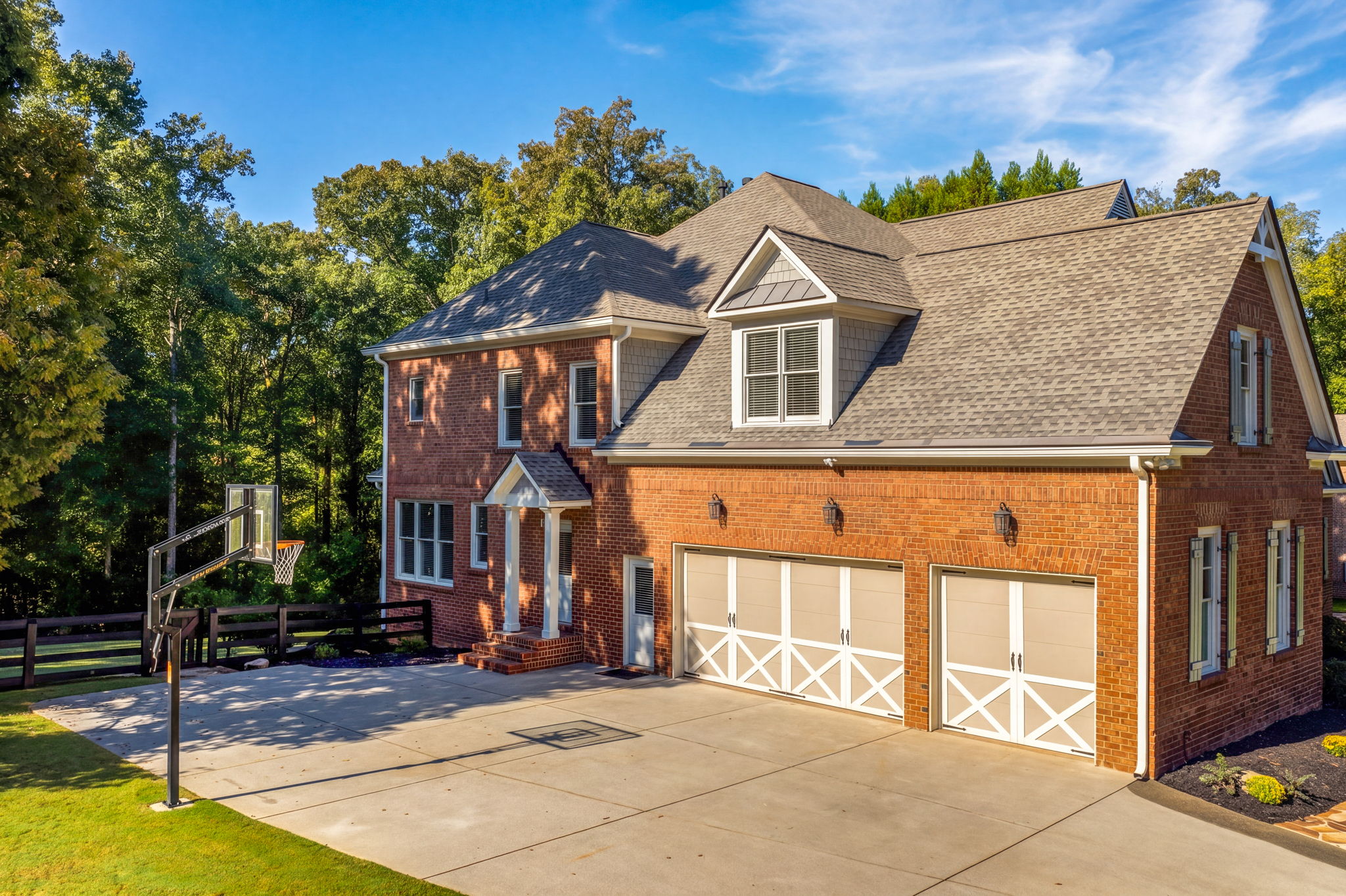  Situated Within the Sought-After, Gated Community of Clearbrooke - 物件實景