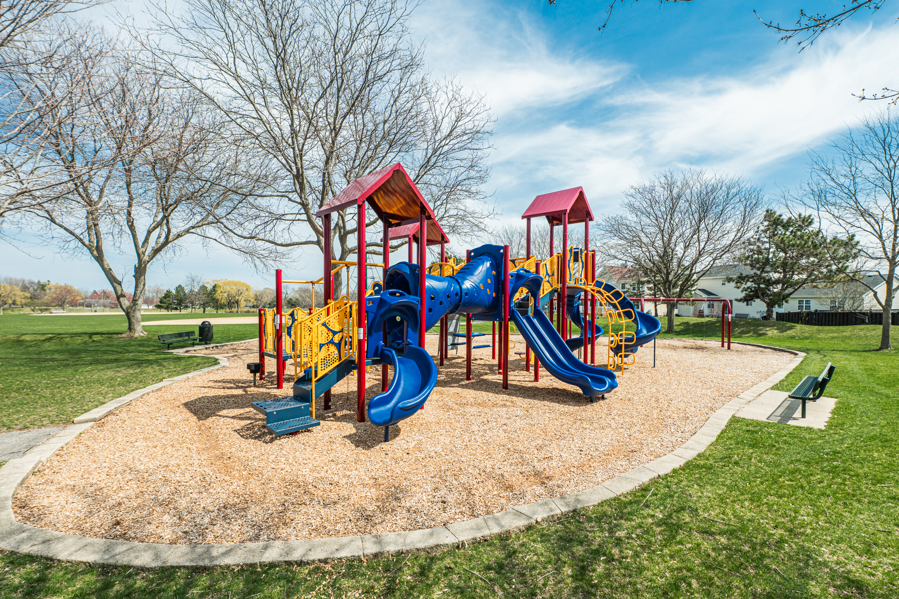  Beautifully Maintained Storybook Home - 物件實景