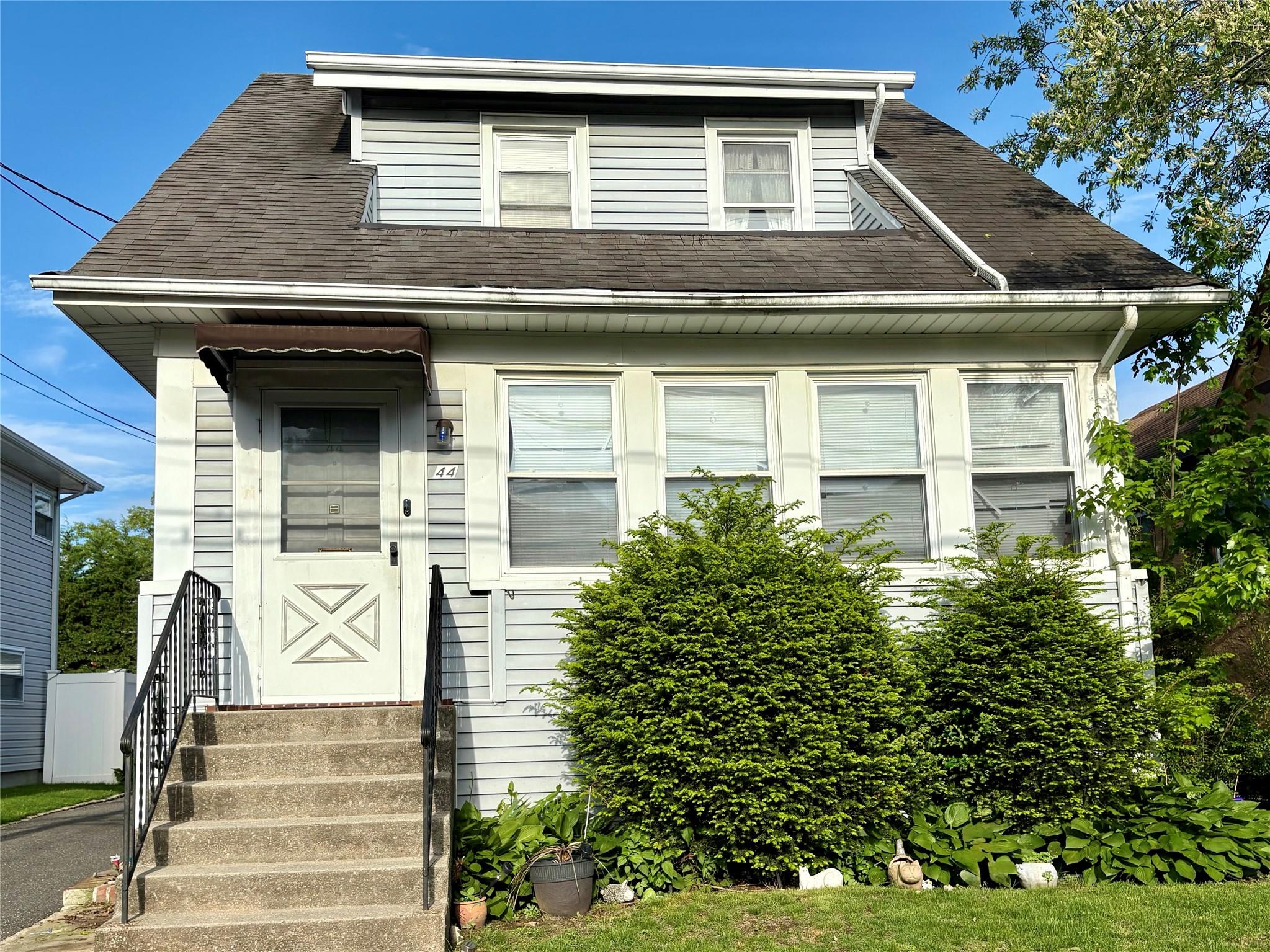 East Rockaway, New York, 11518, United States, 3 Bedrooms Bedrooms, ,2 BathroomsBathrooms,Residential,For Sale,1857843