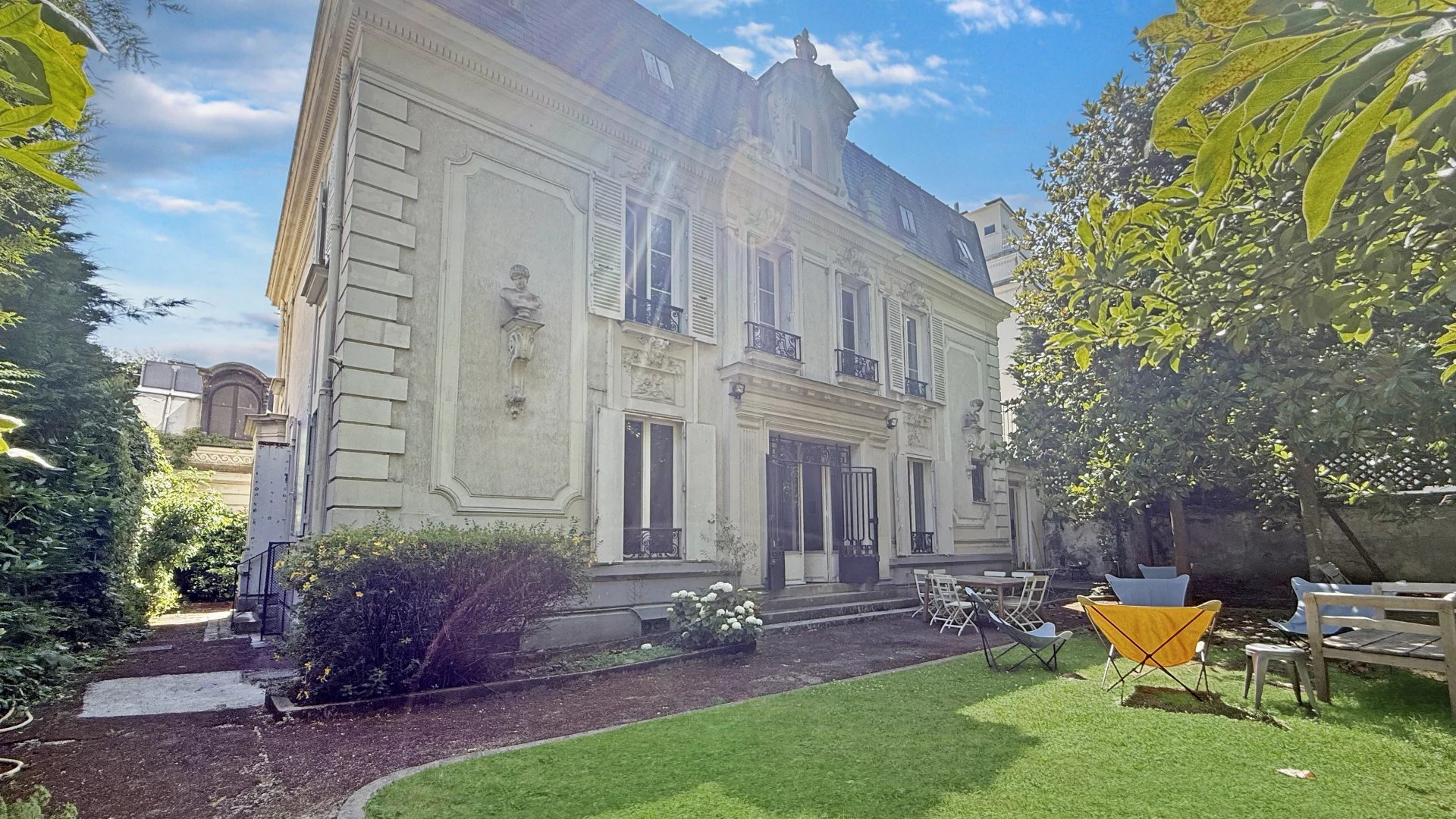 Versailles, Île-de-France, 78000, FR, 8 Bedrooms Bedrooms, ,8 BathroomsBathrooms,Residential,For Sale,1876940