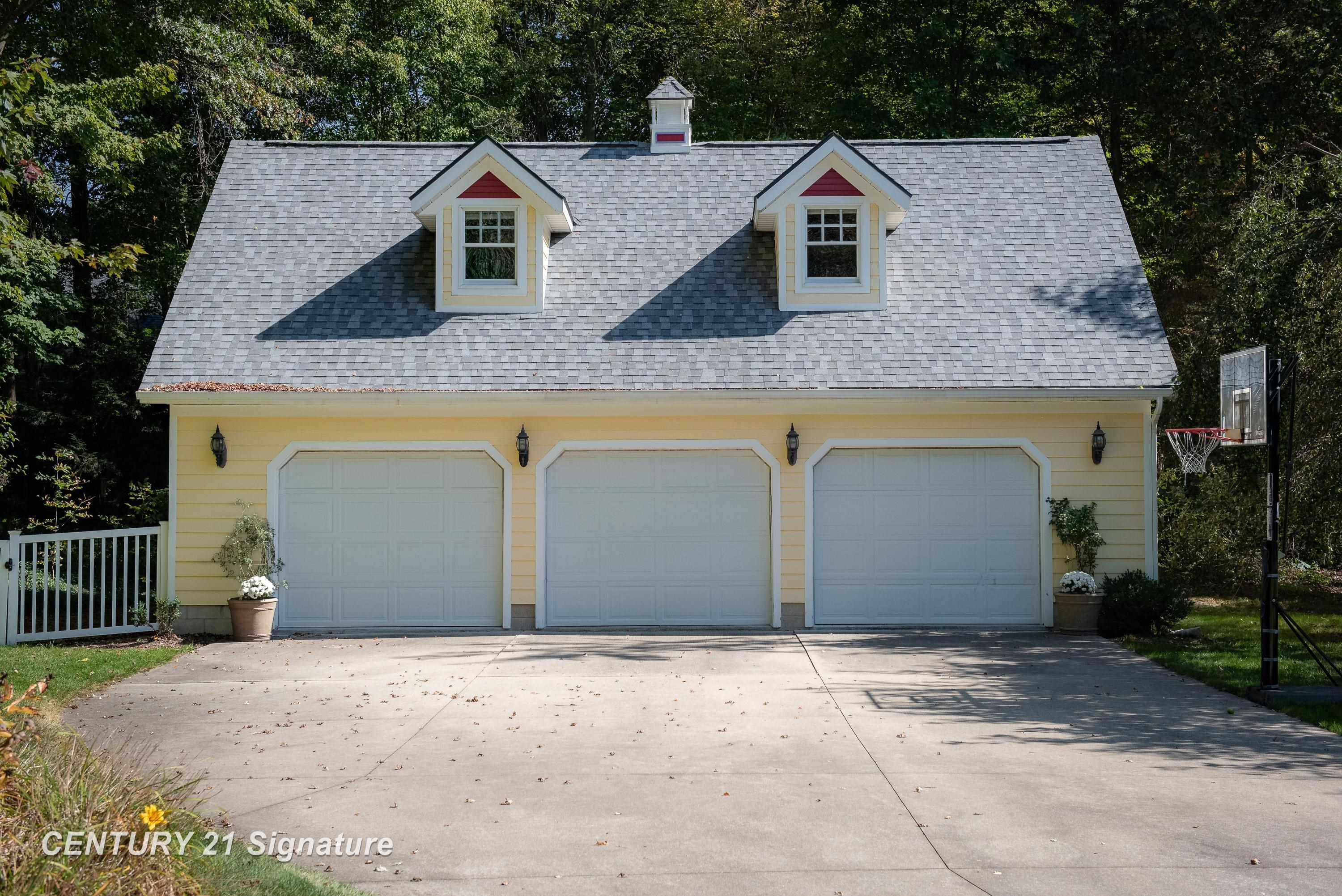 Midland, Michigan, 48642, United States, 5 Bedrooms Bedrooms, ,6 BathroomsBathrooms,Residential,For Sale,1977241