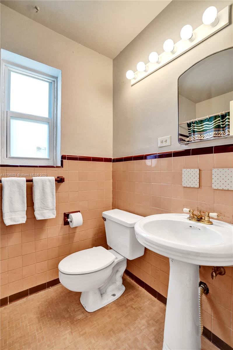 Hollywood, Florida, 33020, United States, 3 Bedrooms Bedrooms, ,3 BathroomsBathrooms,Residential,For Sale,1805248