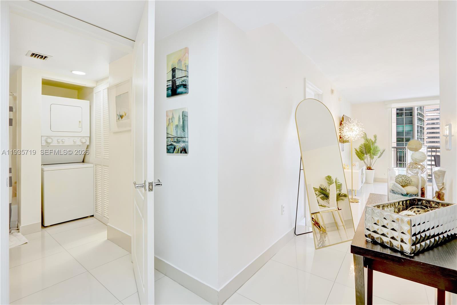 Miami, Florida, 33131, United States, 1 Bedroom Bedrooms, ,1 BathroomBathrooms,Residential,For Sale,2007521