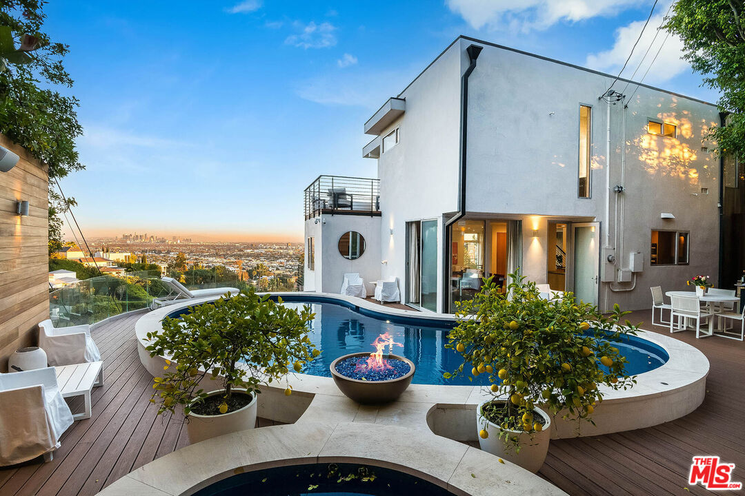 Los Angeles, California, 90069, United States, 4 Bedrooms Bedrooms, ,5 BathroomsBathrooms,Residential,For Sale,1759770