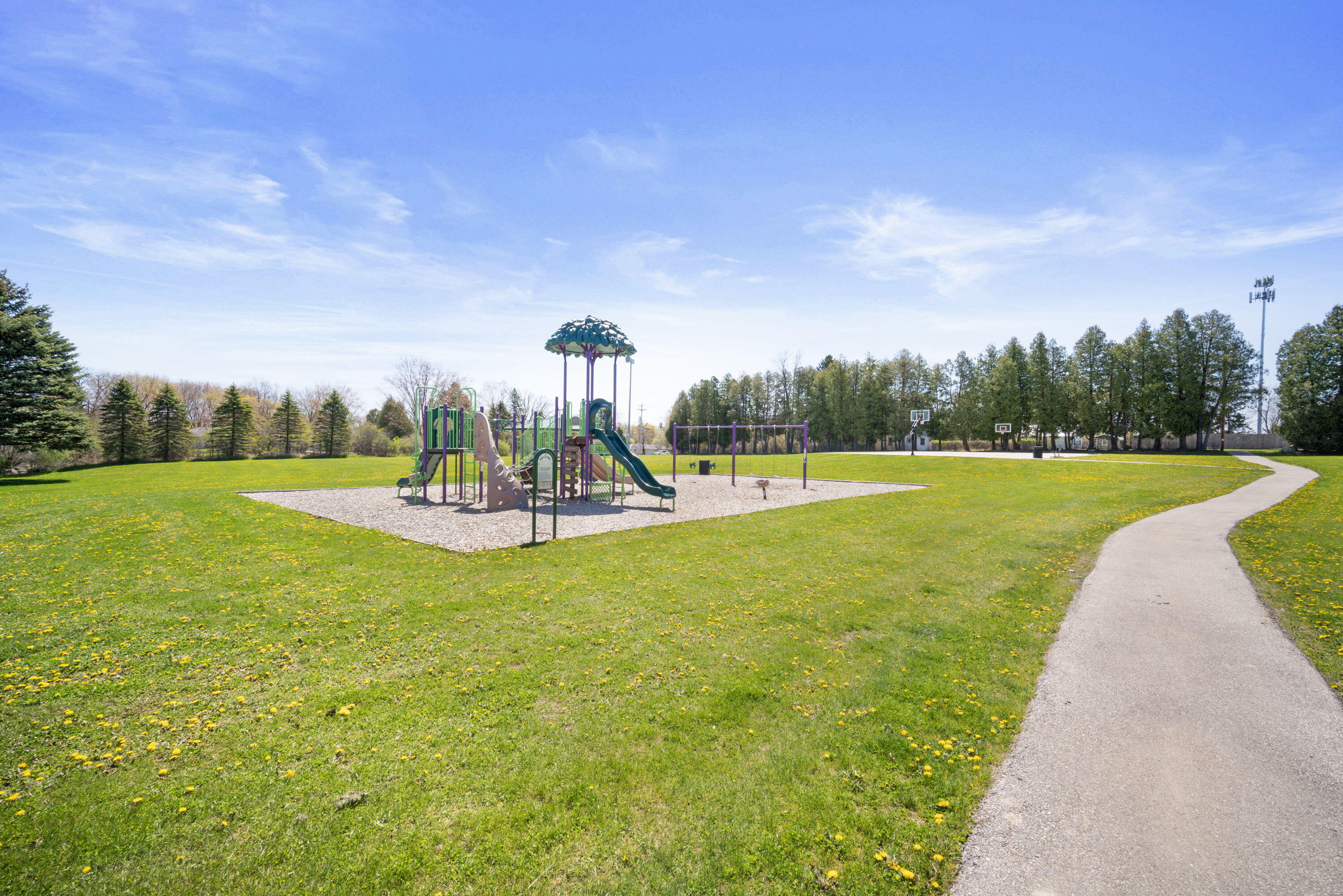 Grafton, Wisconsin, 53024, United States, 4 Bedrooms Bedrooms, ,4 BathroomsBathrooms,Residential,For Sale,1989269