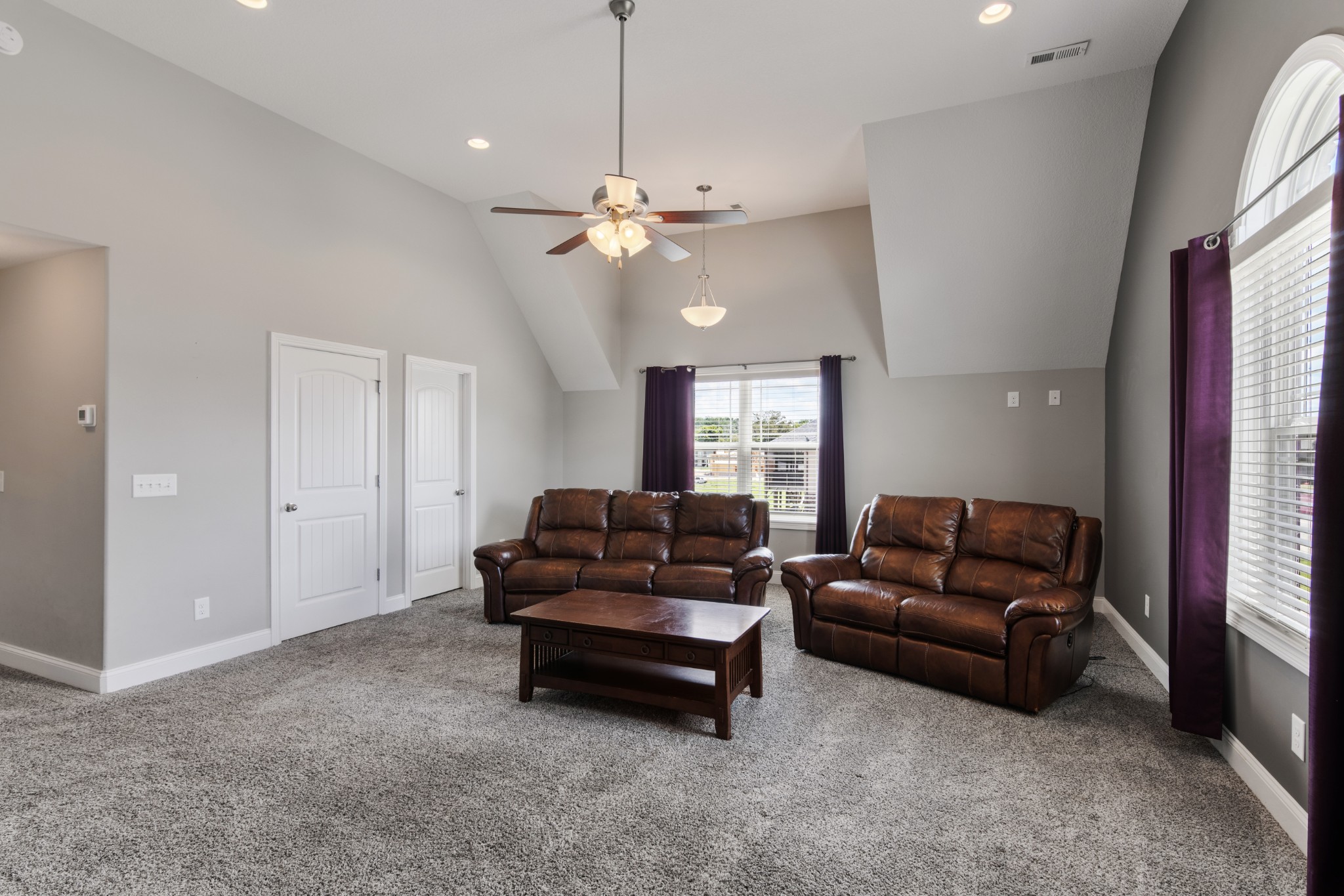 Clarksville, Tennessee, 37043, United States, 5 Bedrooms Bedrooms, ,4 BathroomsBathrooms,Residential,For Sale,1914248