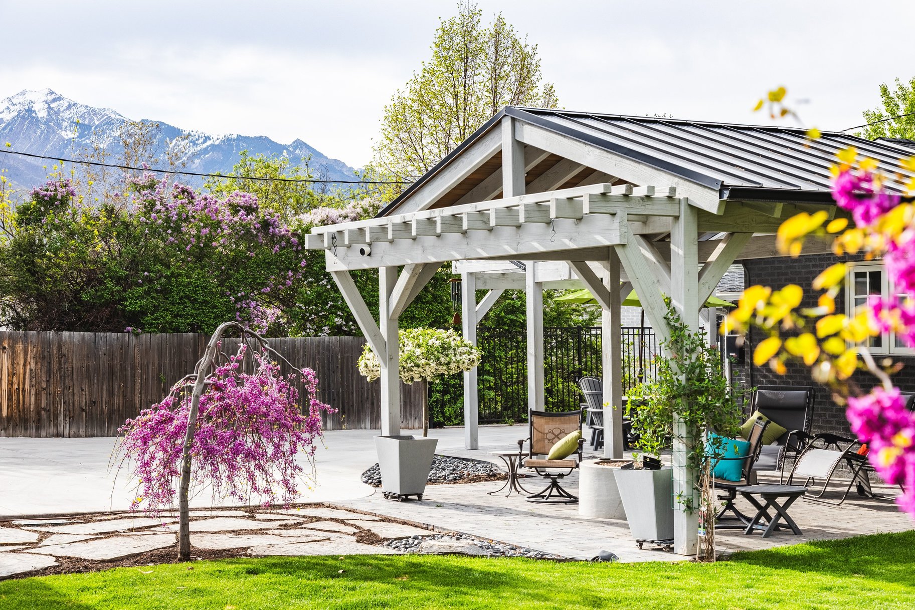  Tastefully Updated Holladay Rambler on .60 acre Manicured Lot - 物件實景