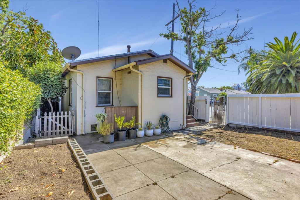 Hayward, California, 94541, United States, 2 Bedrooms Bedrooms, ,1 BathroomBathrooms,Residential,For Sale,1976609