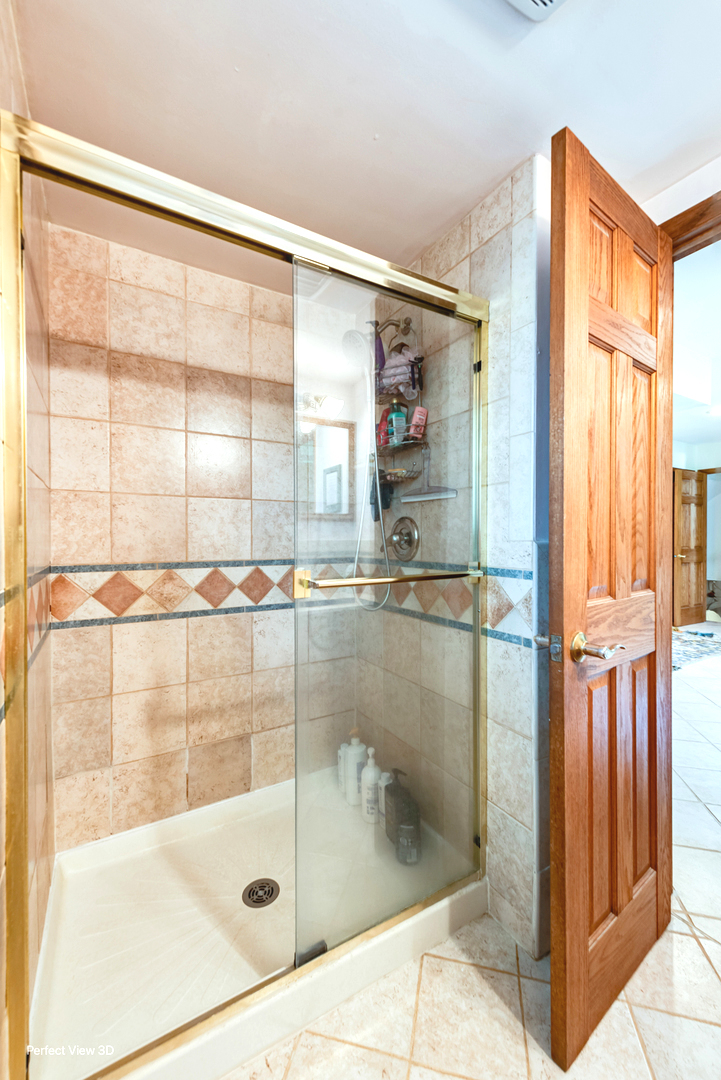 Libertyville, Illinois, 60048, United States, 3 Bedrooms Bedrooms, ,2 BathroomsBathrooms,Residential,For Sale,1899711