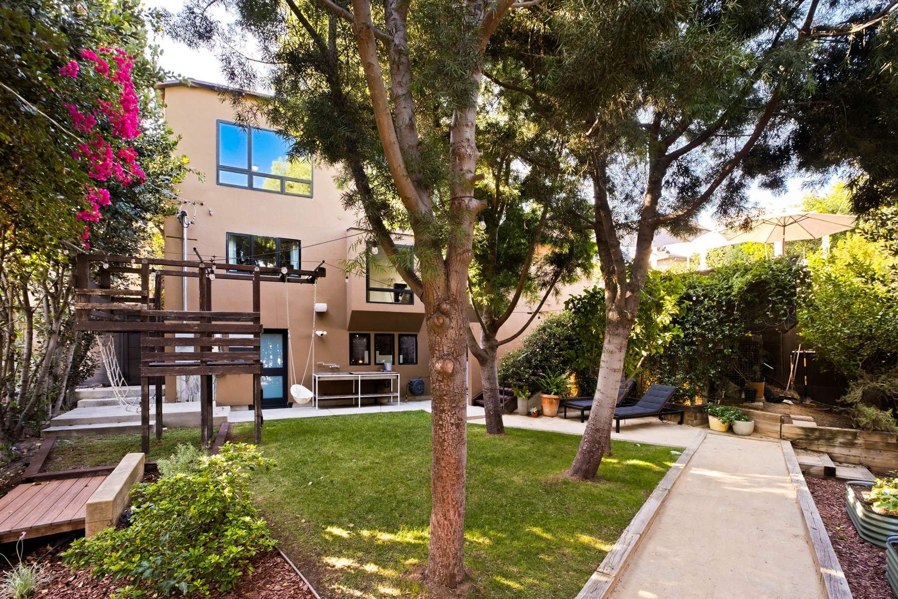  3818 Roderick Road - 物件實景