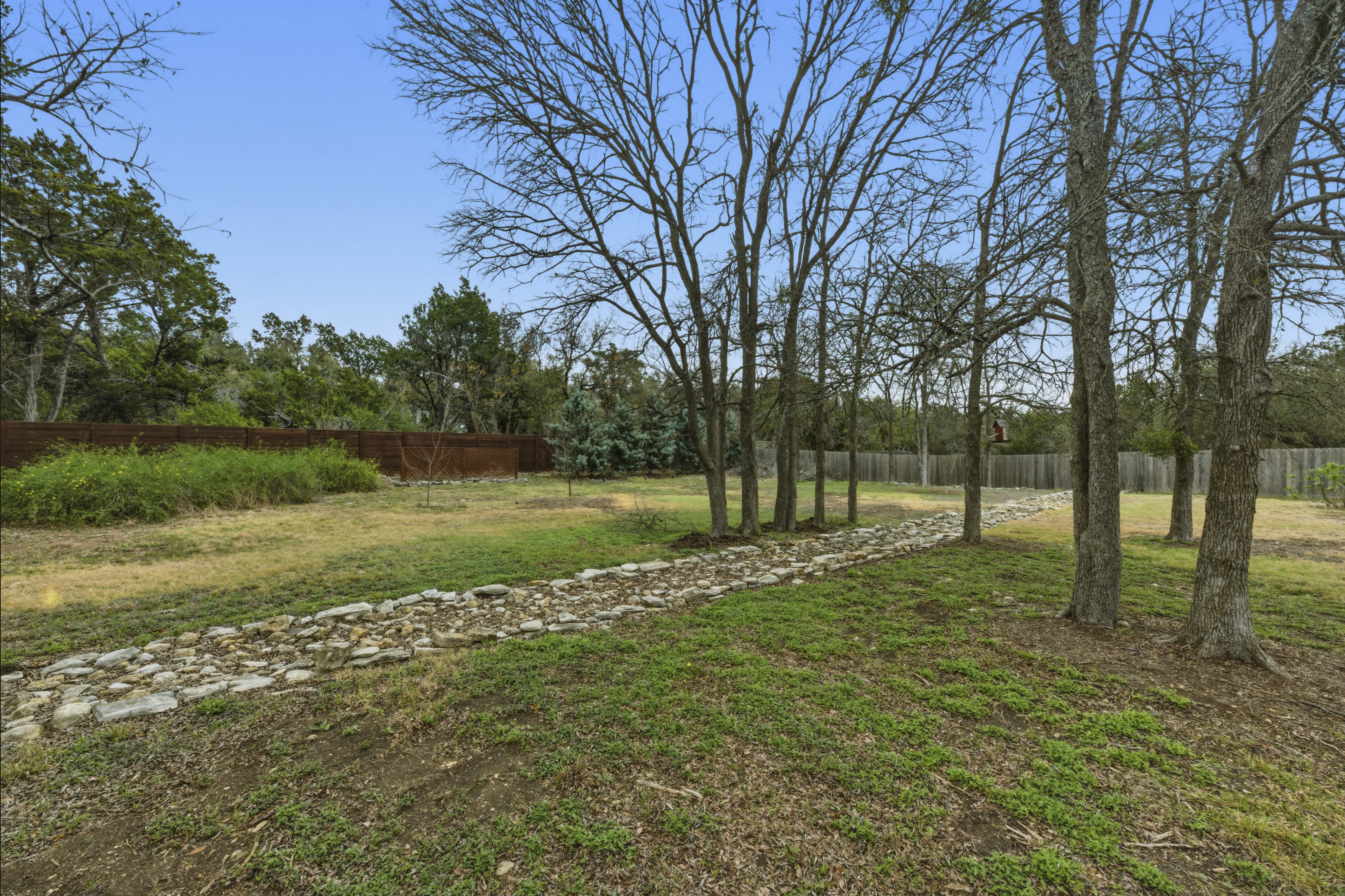  Single-Story Retreat on One Acre with Close Proximity to Private Schools - 物件實景