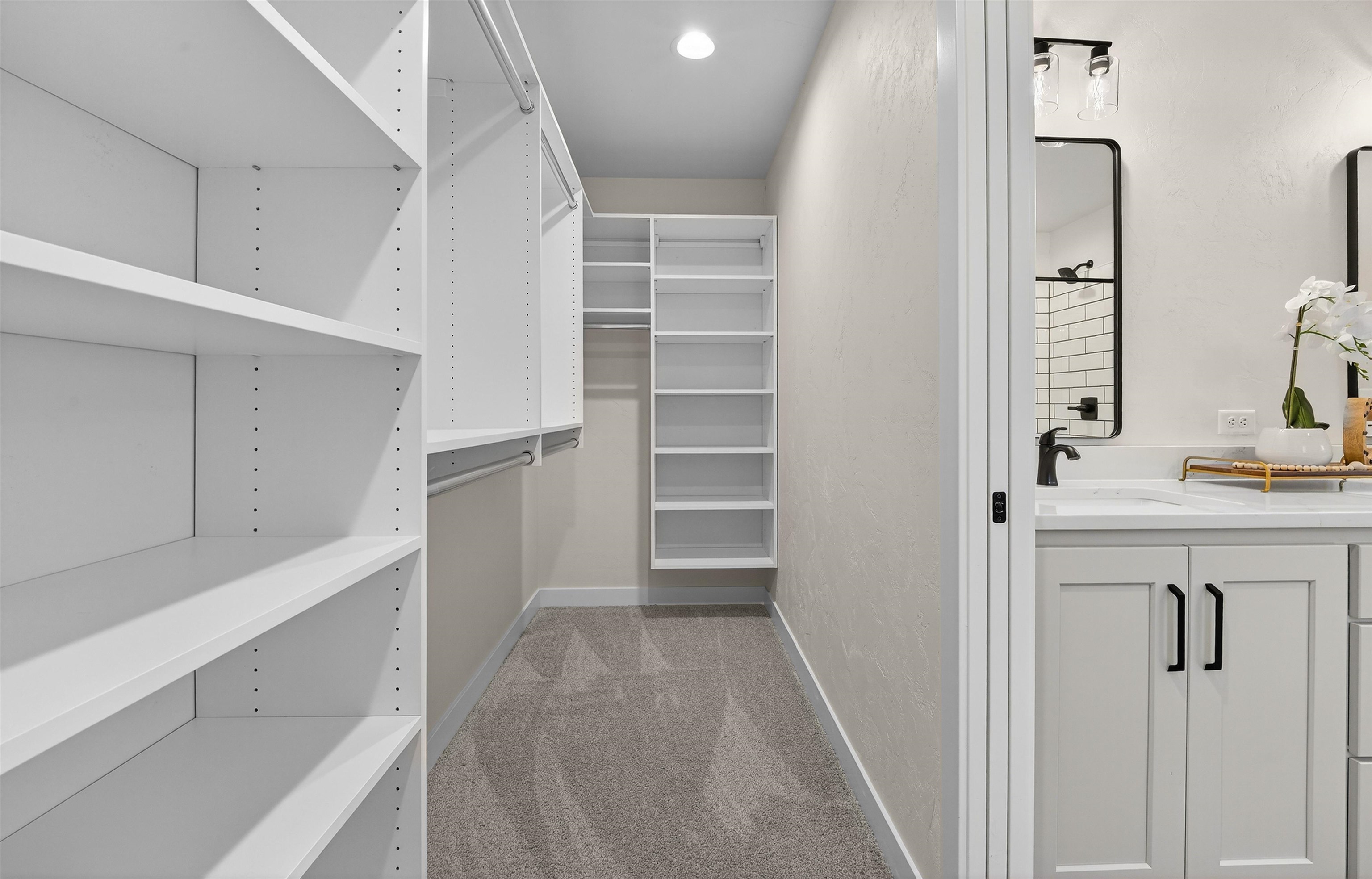 MENASHA, Wisconsin, 54952, United States, 4 Bedrooms Bedrooms, ,3 BathroomsBathrooms,Residential,For Sale,1996198