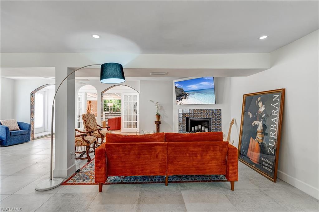 Fort Myers, Florida, 33901, United States, 3 Bedrooms Bedrooms, ,3 BathroomsBathrooms,Residential,For Sale,1991047