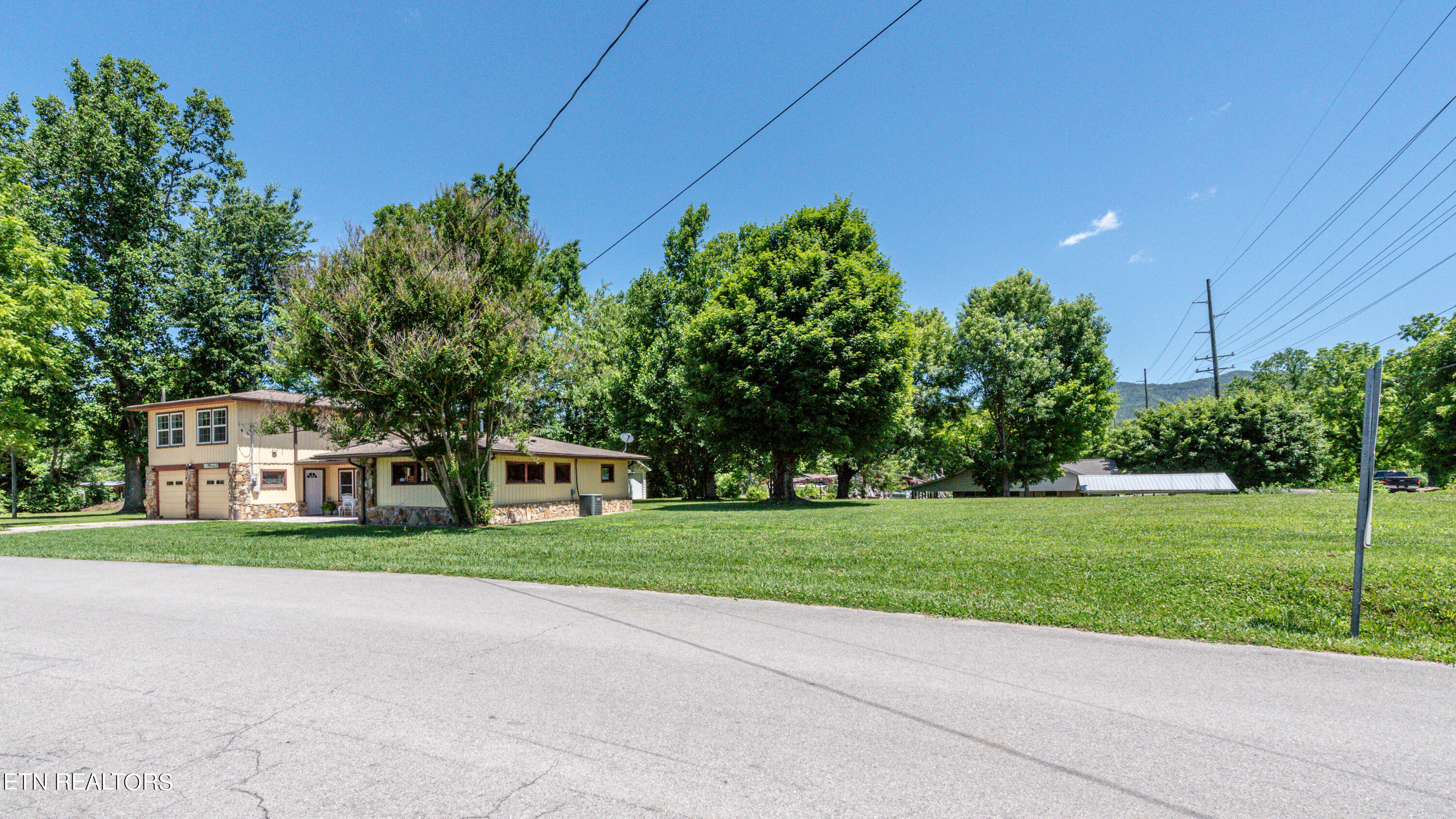Townsend, Tennessee, 37882, United States, 3 Bedrooms Bedrooms, ,2 BathroomsBathrooms,Residential,For Sale,1984041