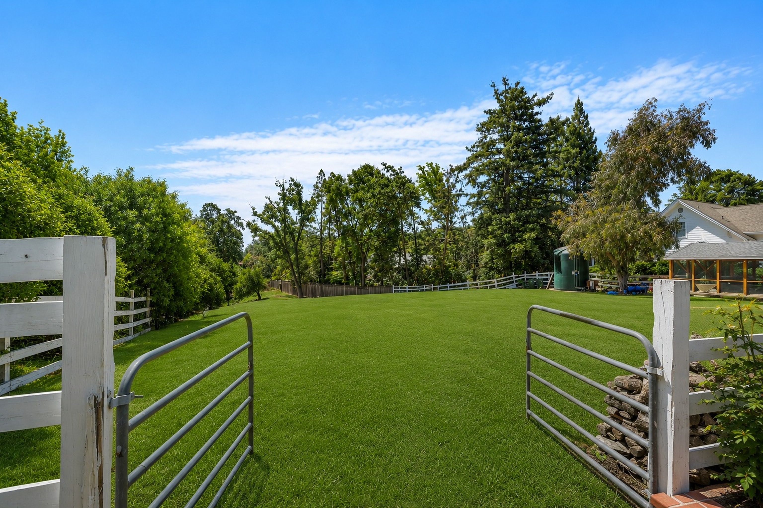  Grand Georgia Colonial Estate with Luxurious Designer Finishes - 物件實景