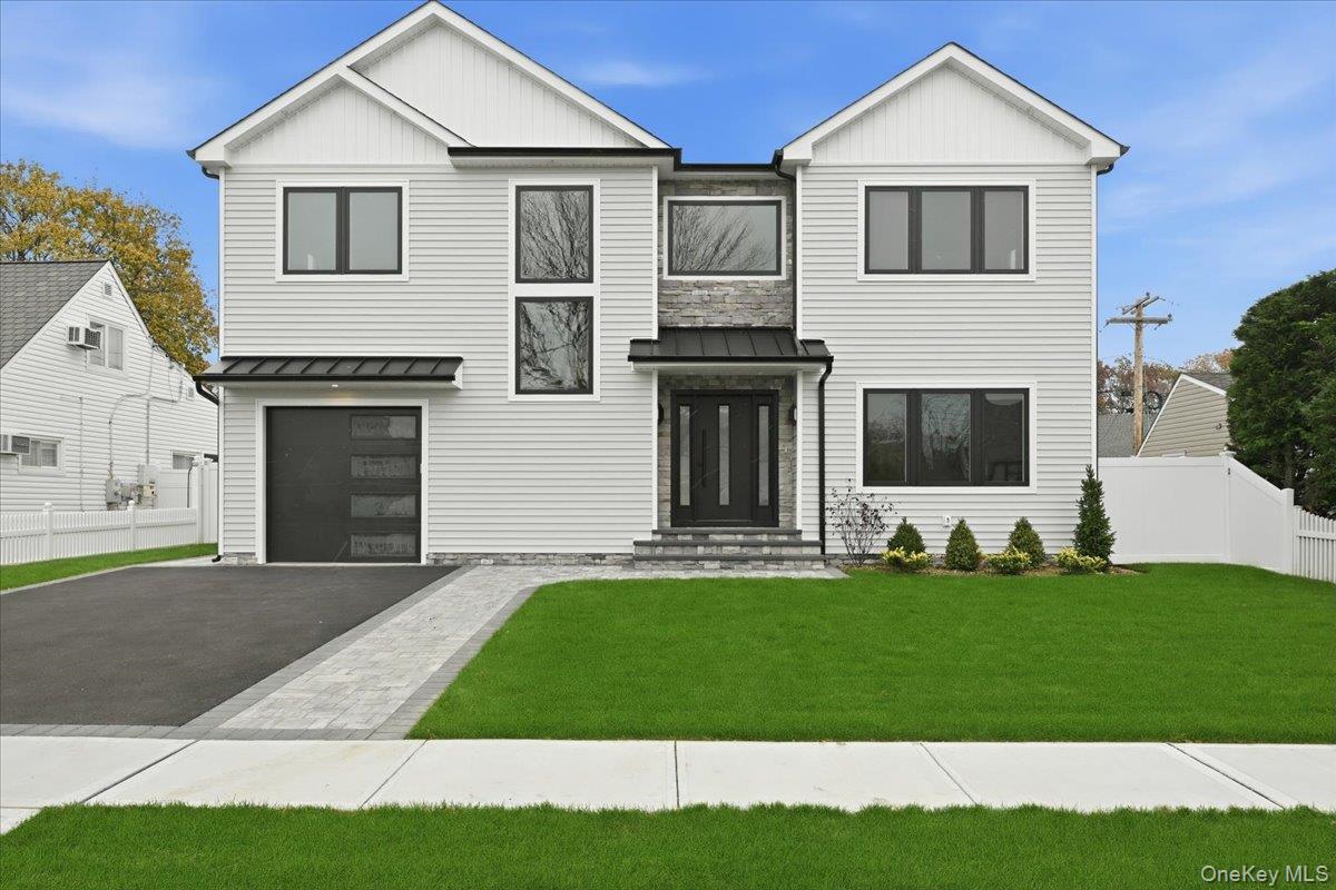 Westbury, New York, 11590, United States, 5 Bedrooms Bedrooms, ,5 BathroomsBathrooms,Residential,For Sale,1991038