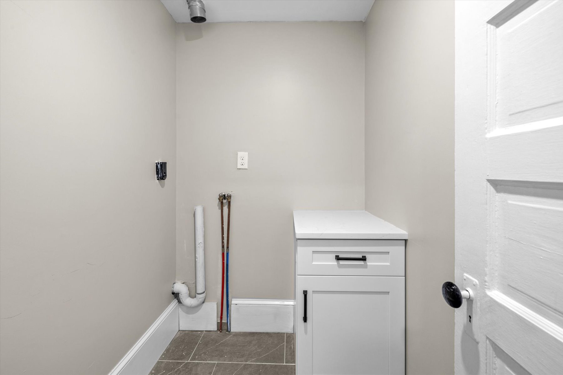  96-98 Clara St, New Bedford, MA, 02744 - 物件實景