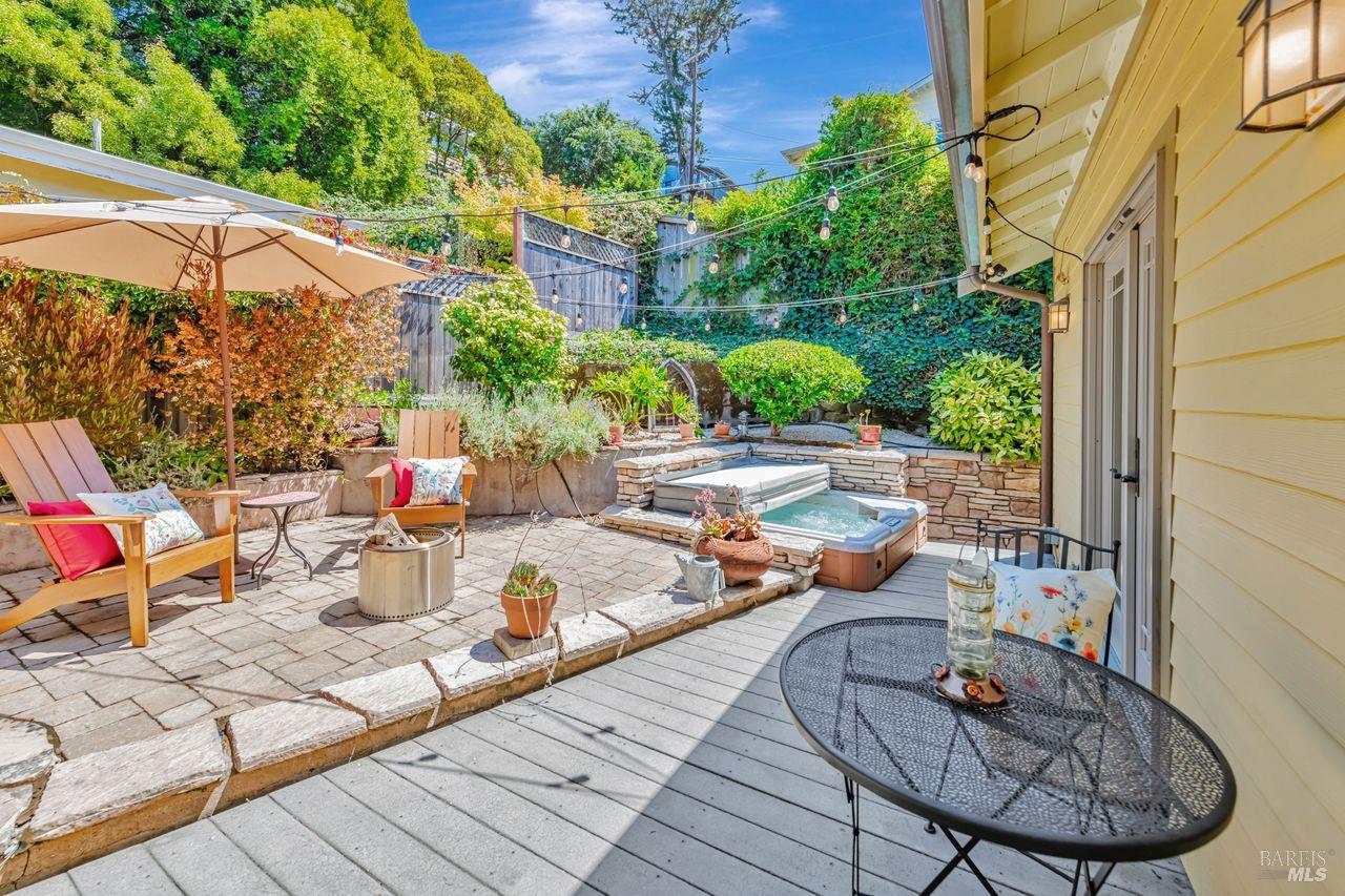 Corte Madera, California, 94925, United States, 4 Bedrooms Bedrooms, ,5 BathroomsBathrooms,Residential,For Sale,1917225
