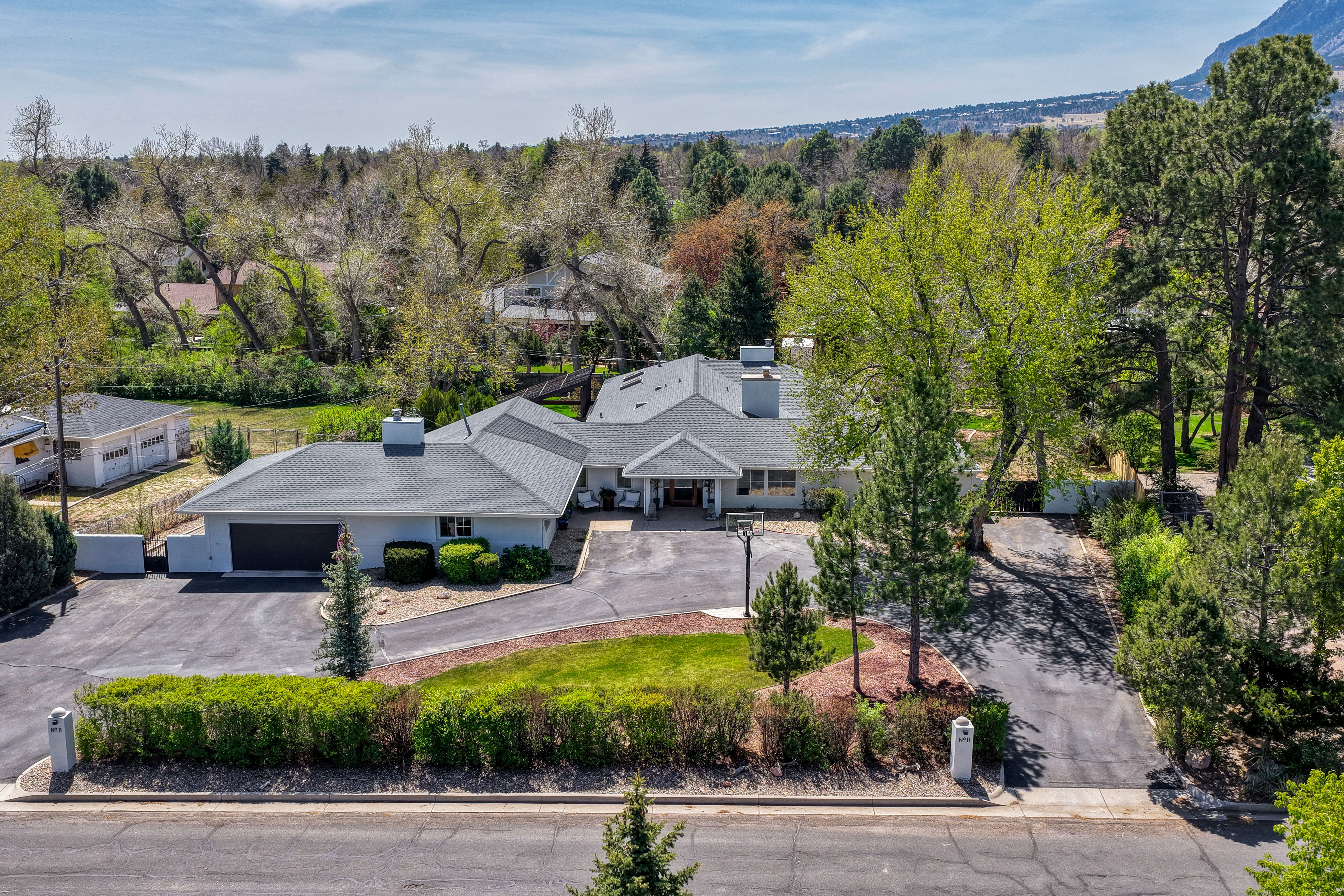  Elevated Broadmoor Masterpiece on Polo Drive - 物件實景
