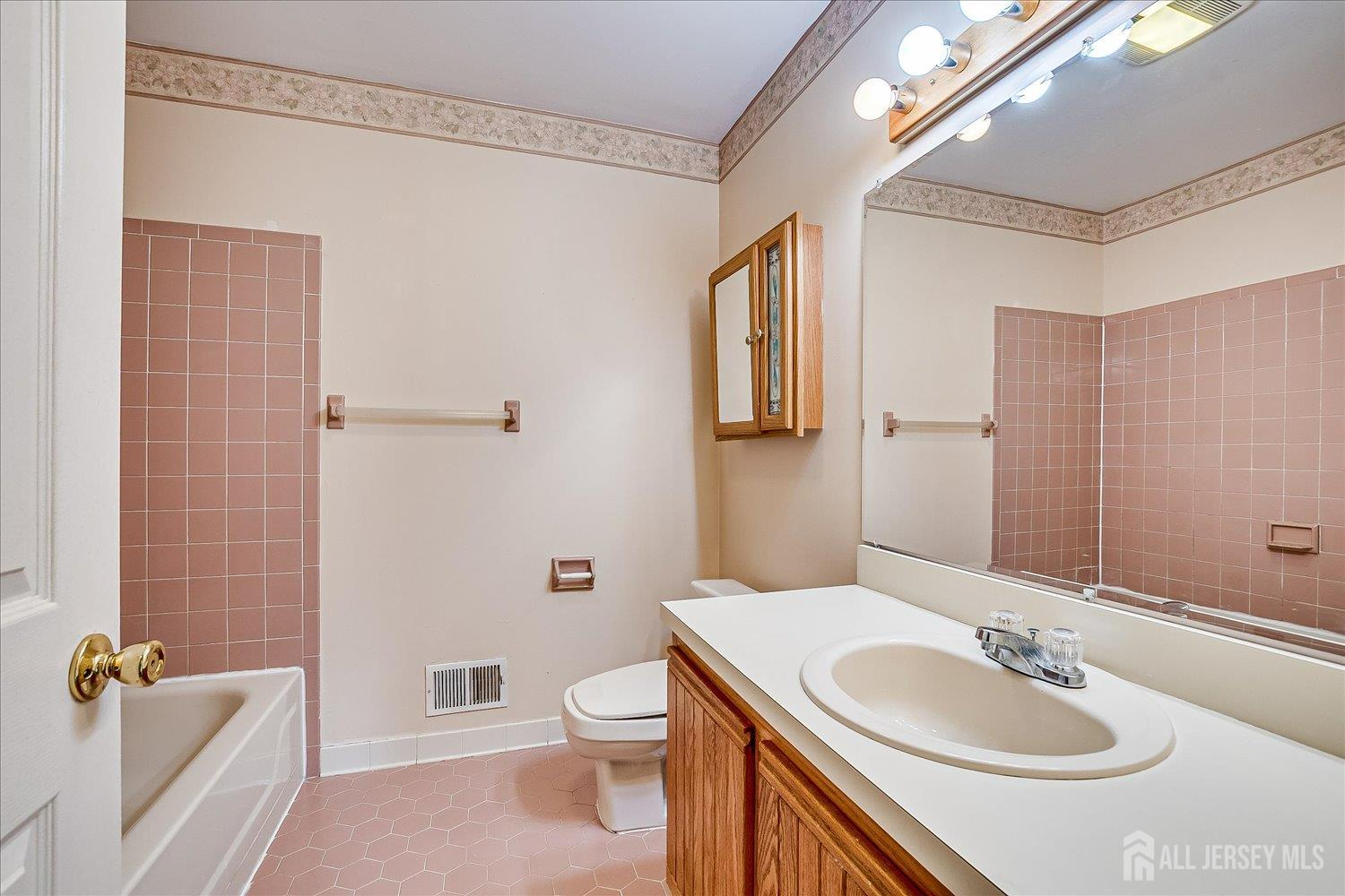 South Plainfield, New Jersey, 07080, United States, 4 Bedrooms Bedrooms, ,3 BathroomsBathrooms,Residential,For Sale,1934191