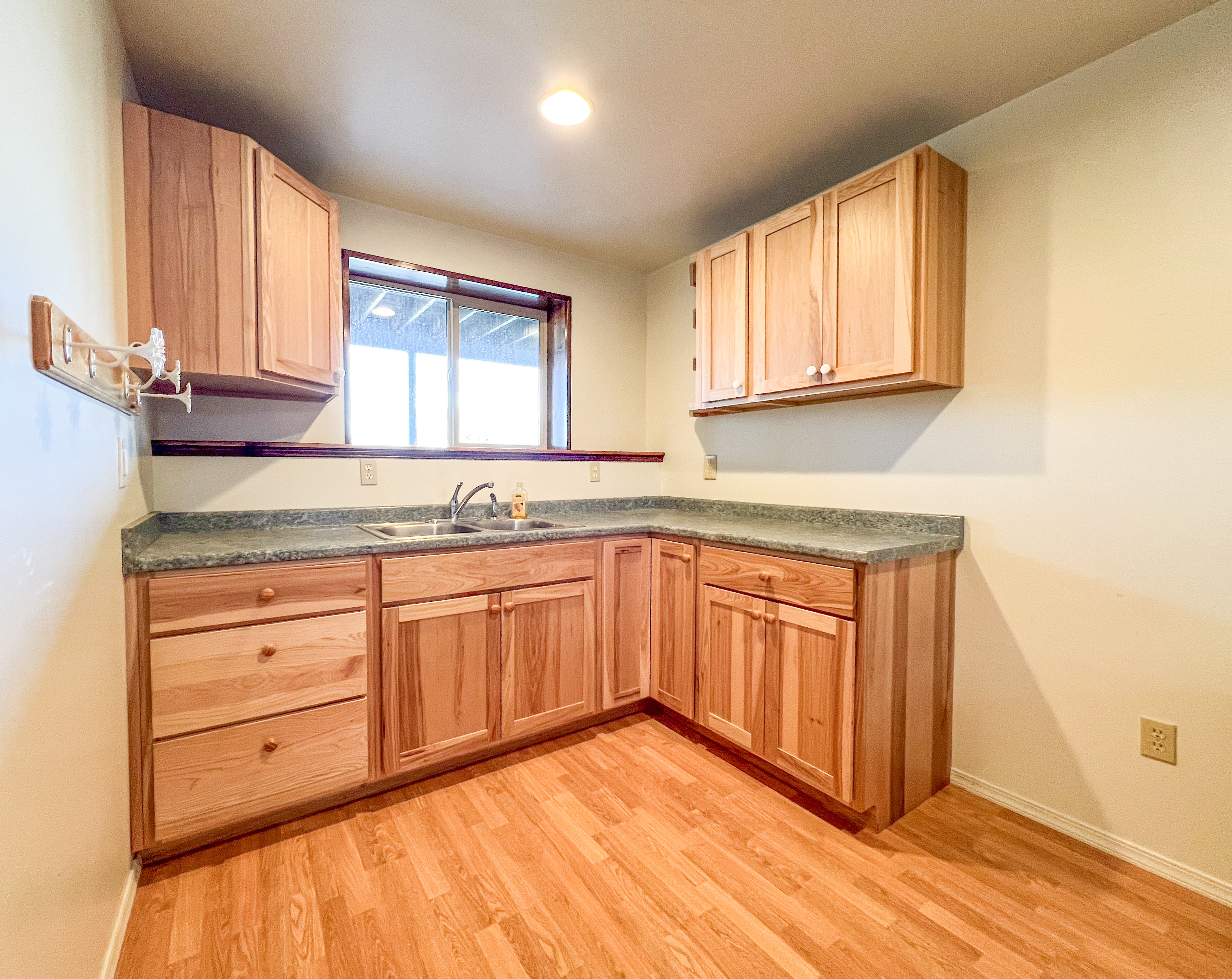 Kettle Falls, Washington, 99141, United States, 4 Bedrooms Bedrooms, ,4 BathroomsBathrooms,Residential,For Sale,1984366