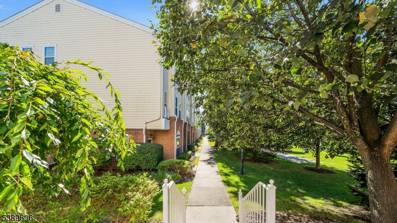 Belleville Twp., New Jersey, 07109, United States, 2 Bedrooms Bedrooms, ,3 BathroomsBathrooms,Residential,For Sale,1960991