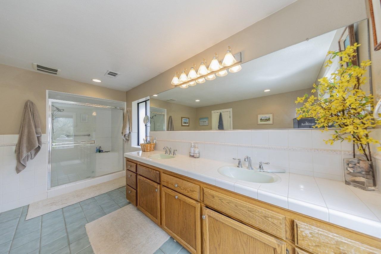 Oakhurst, California, 93644, United States, 3 Bedrooms Bedrooms, ,3 BathroomsBathrooms,Residential,For Sale,1977364