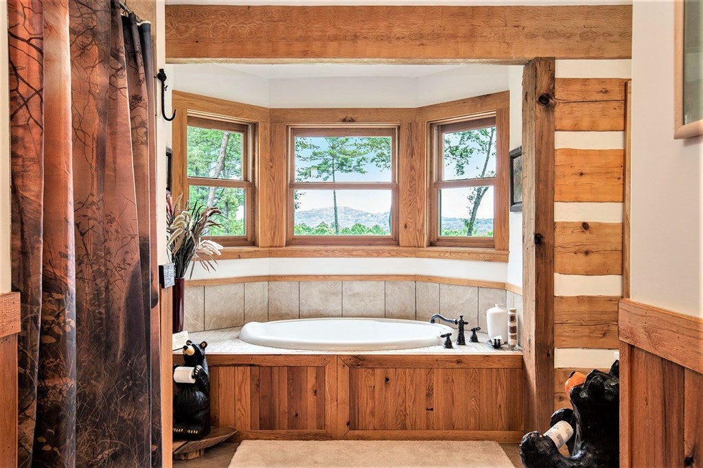 Blue Ridge, Georgia, 30513, United States, 4 Bedrooms Bedrooms, ,3 BathroomsBathrooms,Residential,For Sale,1871942