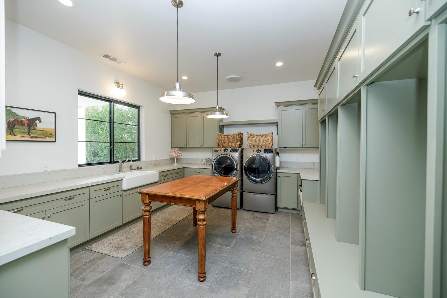 Turlock, California, 95382, United States, 5 Bedrooms Bedrooms, ,4 BathroomsBathrooms,Residential,For Sale,2002533