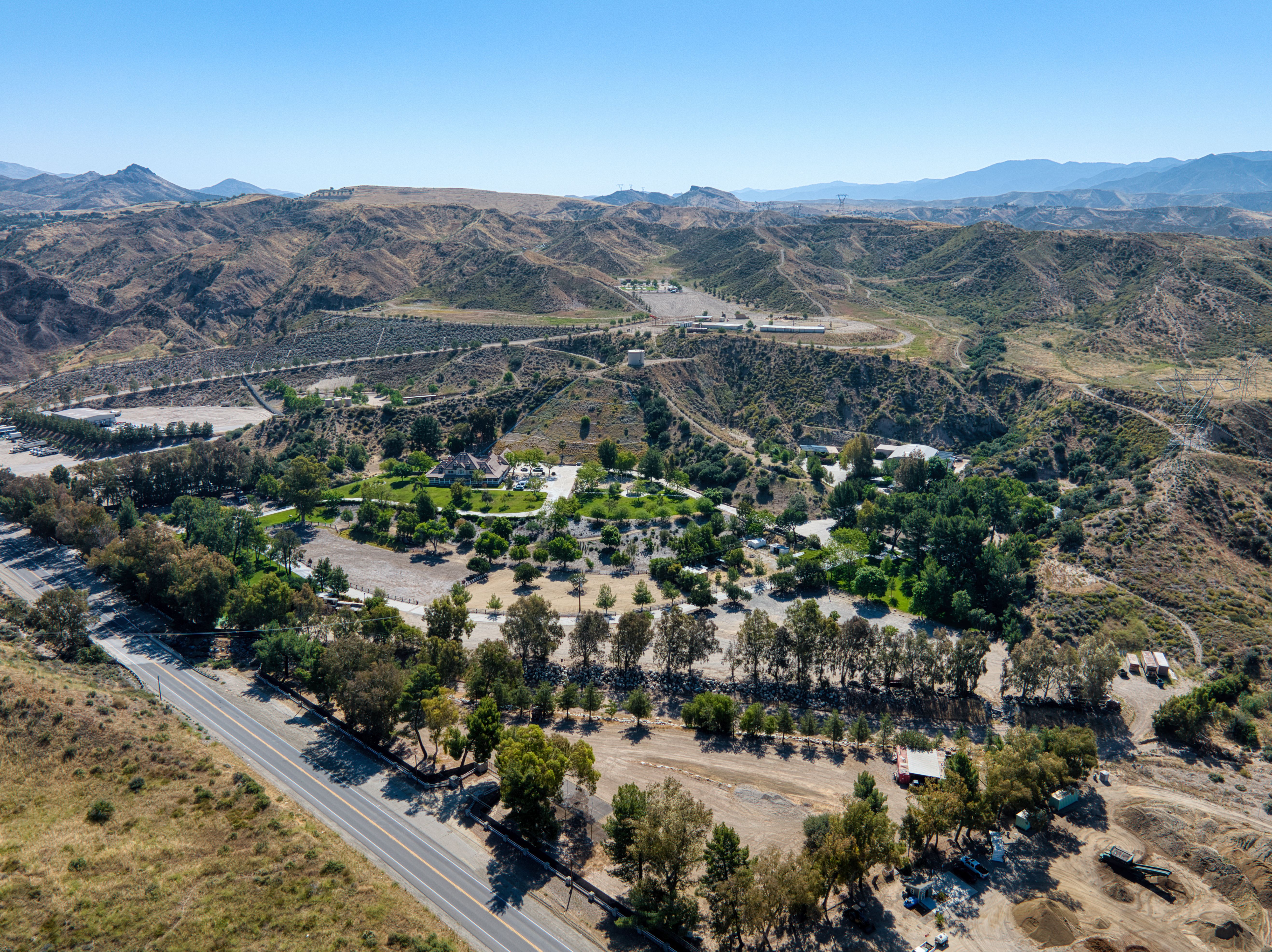  15142 Sierra Highway, Canyon Country, CA 91390 - 物件實景