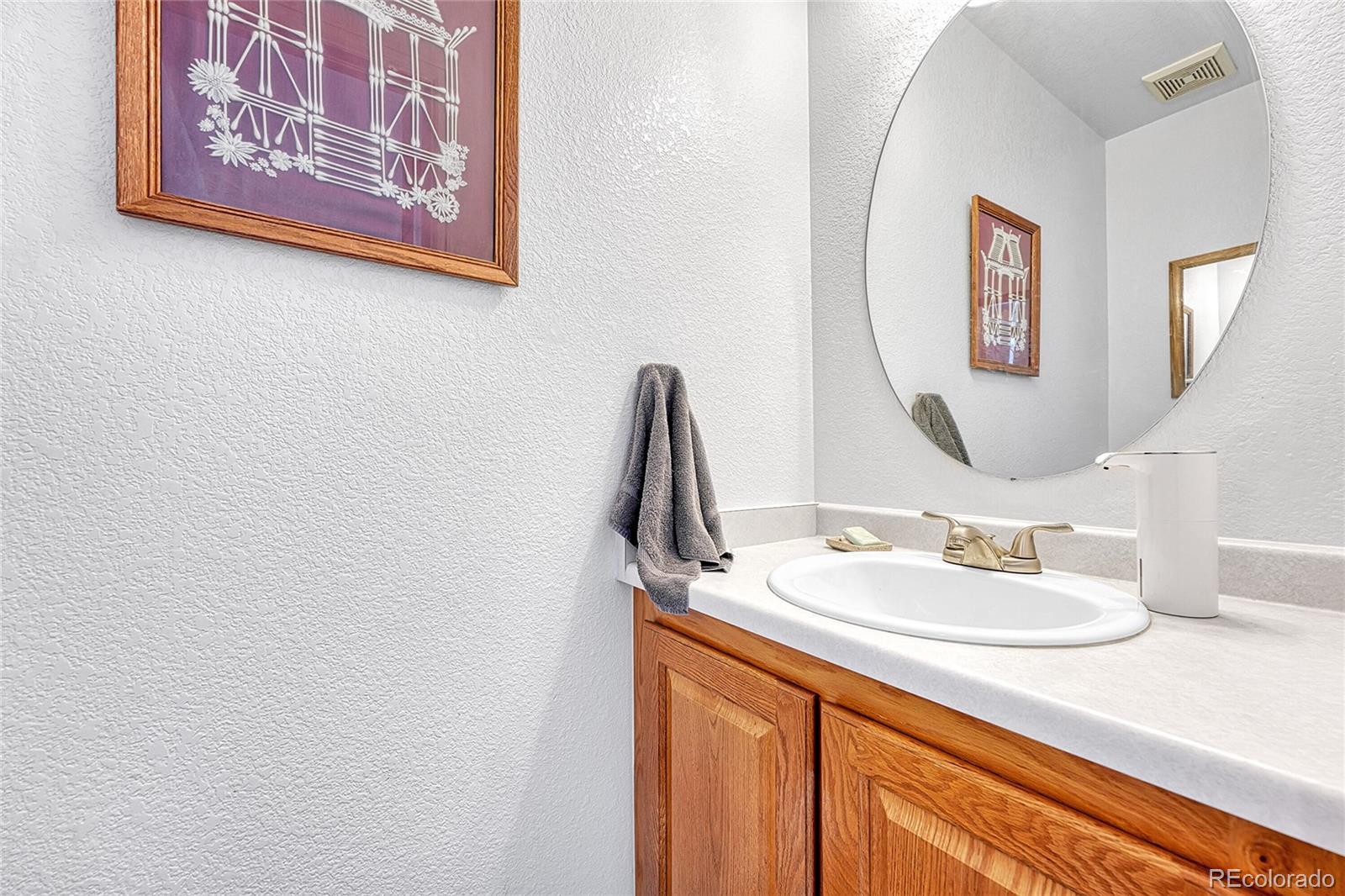 Littleton, Colorado, 80125, United States, 4 Bedrooms Bedrooms, ,3 BathroomsBathrooms,Residential,For Sale,1955641