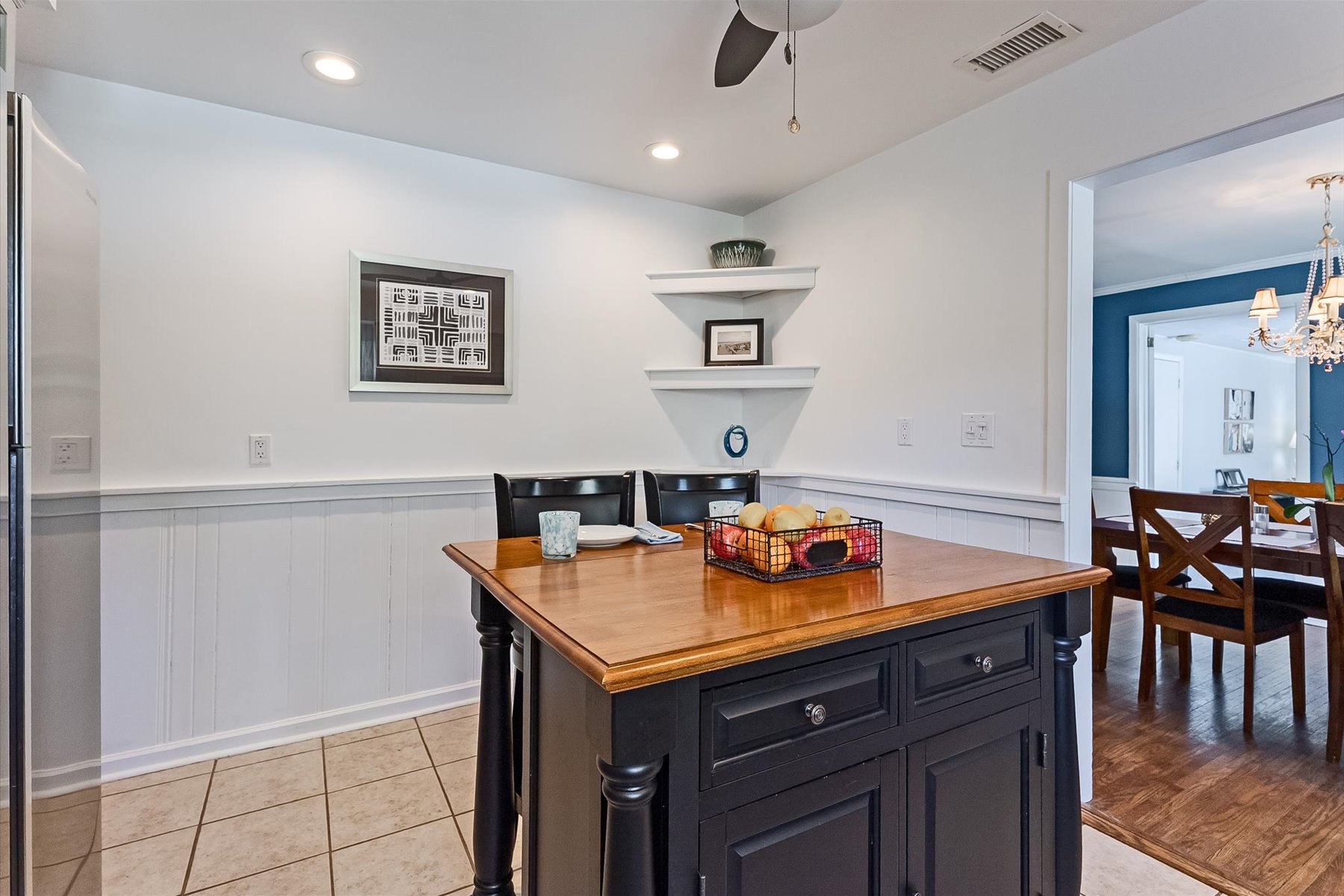  Easy One Floor Ranch Style Home with Vibrant and Perfectly Manicured Property - 物件實景