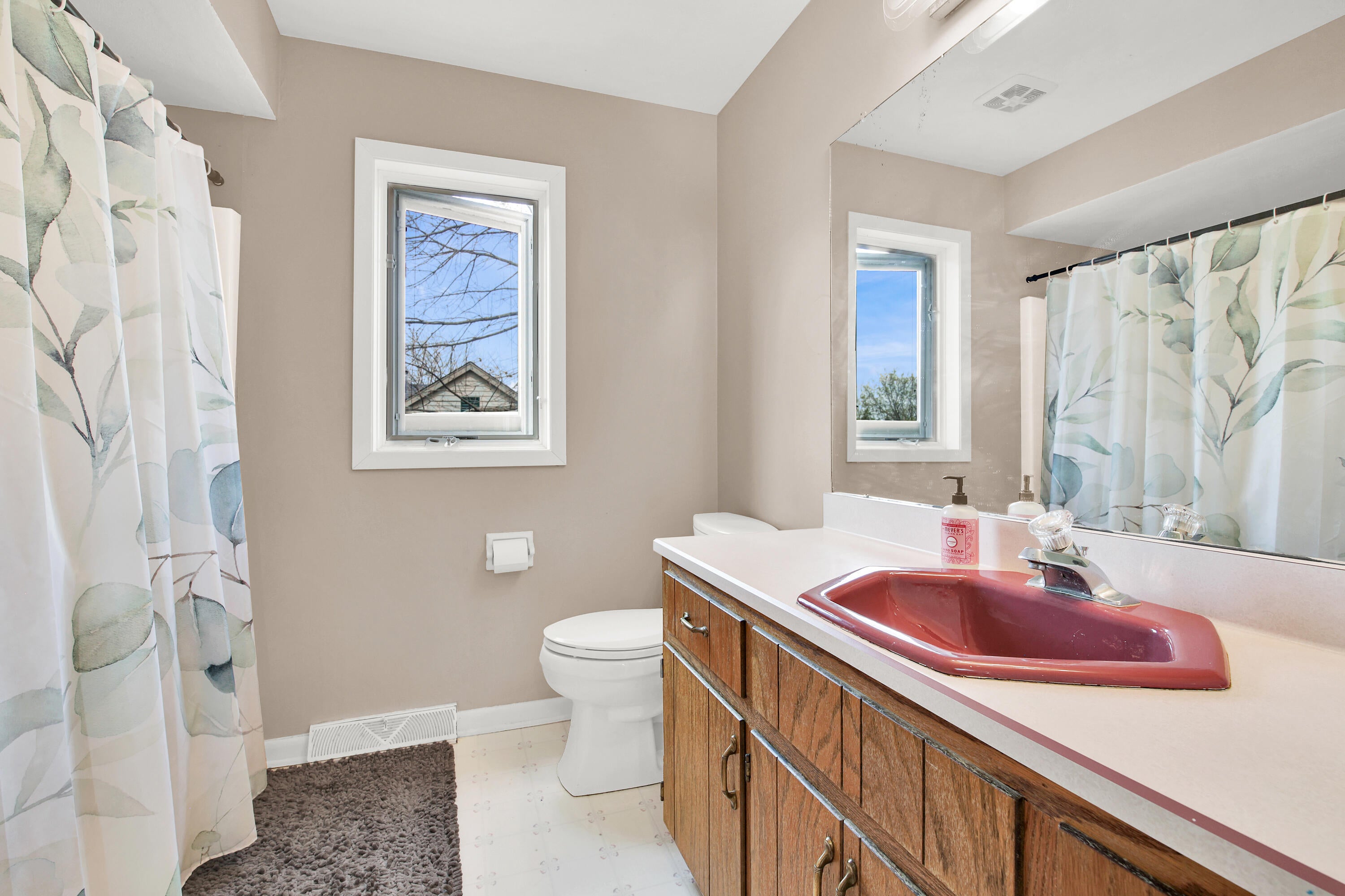 Muskego, Wisconsin, 53150, United States, 3 Bedrooms Bedrooms, ,3 BathroomsBathrooms,Residential,For Sale,2048106