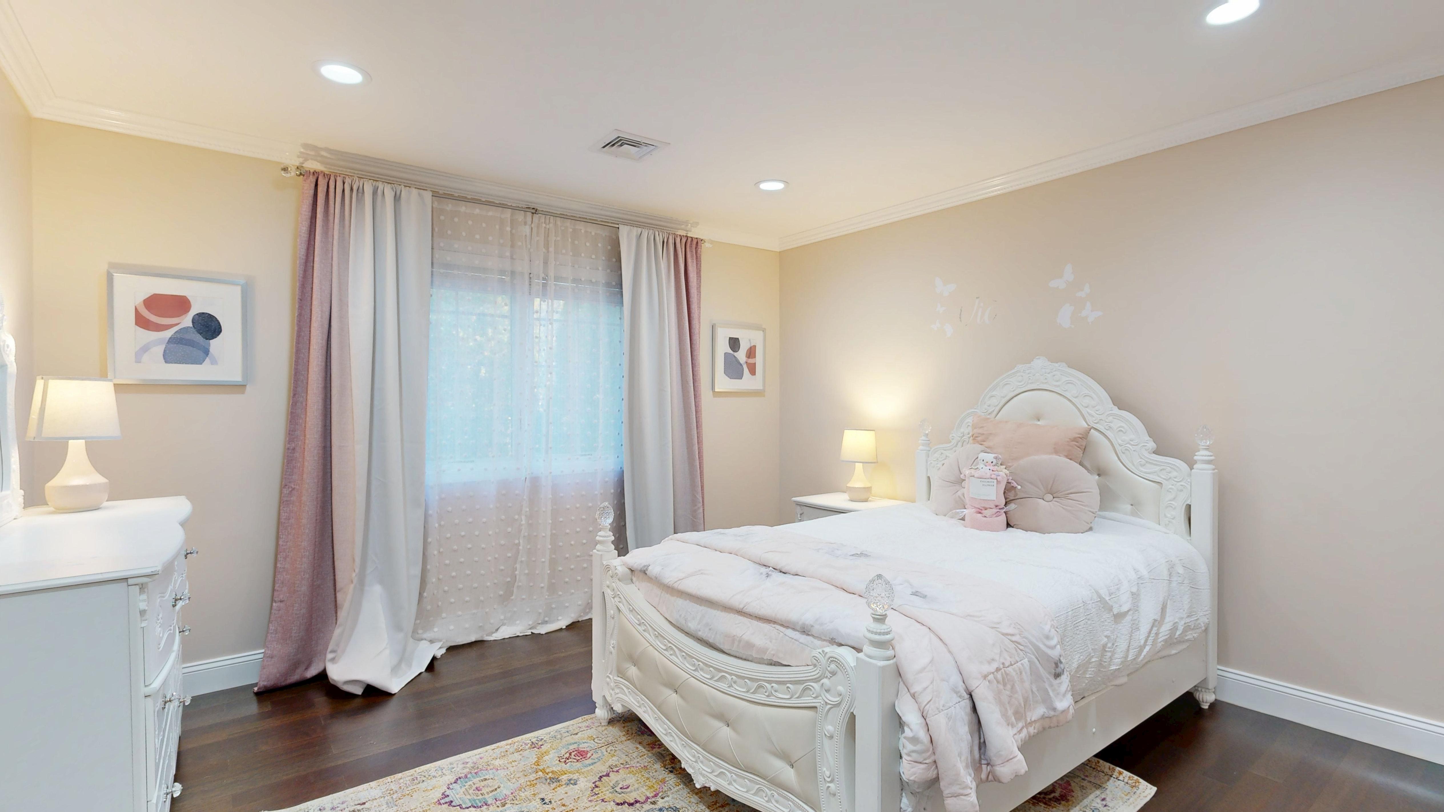 Staten Island, New York, 10301, United States, 6 Bedrooms Bedrooms, ,4 BathroomsBathrooms,Residential,For Sale,1976673