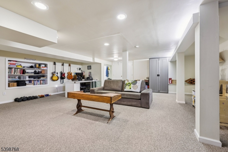 Wayne Twp., New Jersey, 07470, United States, 2 Bedrooms Bedrooms, ,3 BathroomsBathrooms,Residential,For Sale,2002003