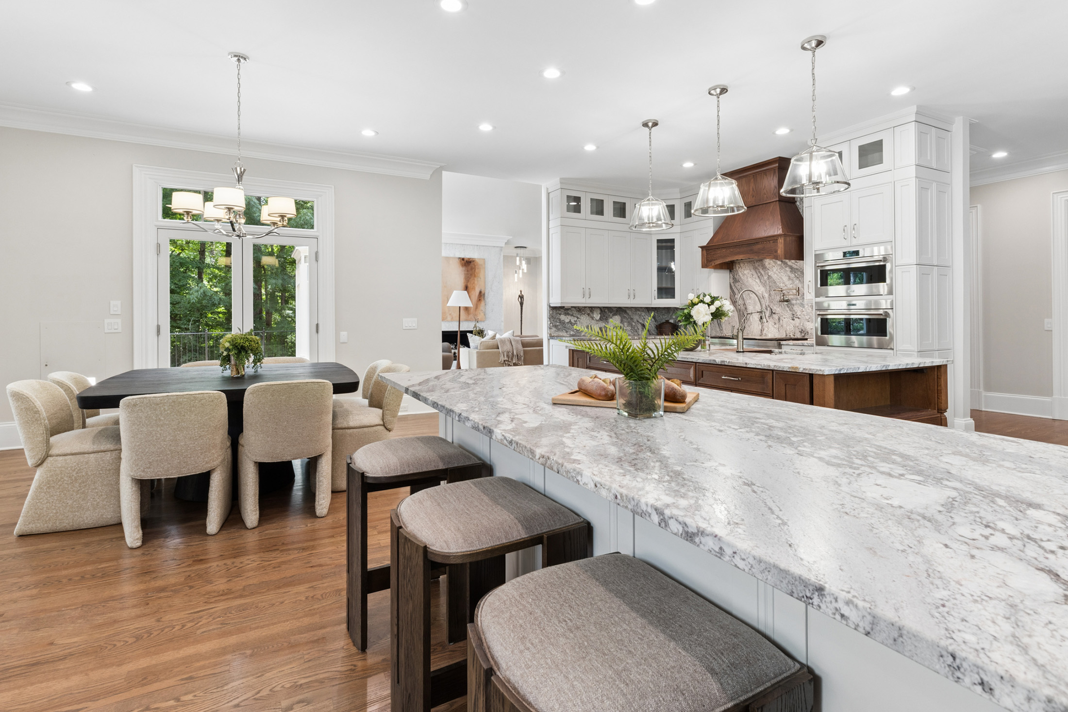  Timeless Design, Privacy, and Exceptional Outdoor Living in Sandy Springs - 物件實景
