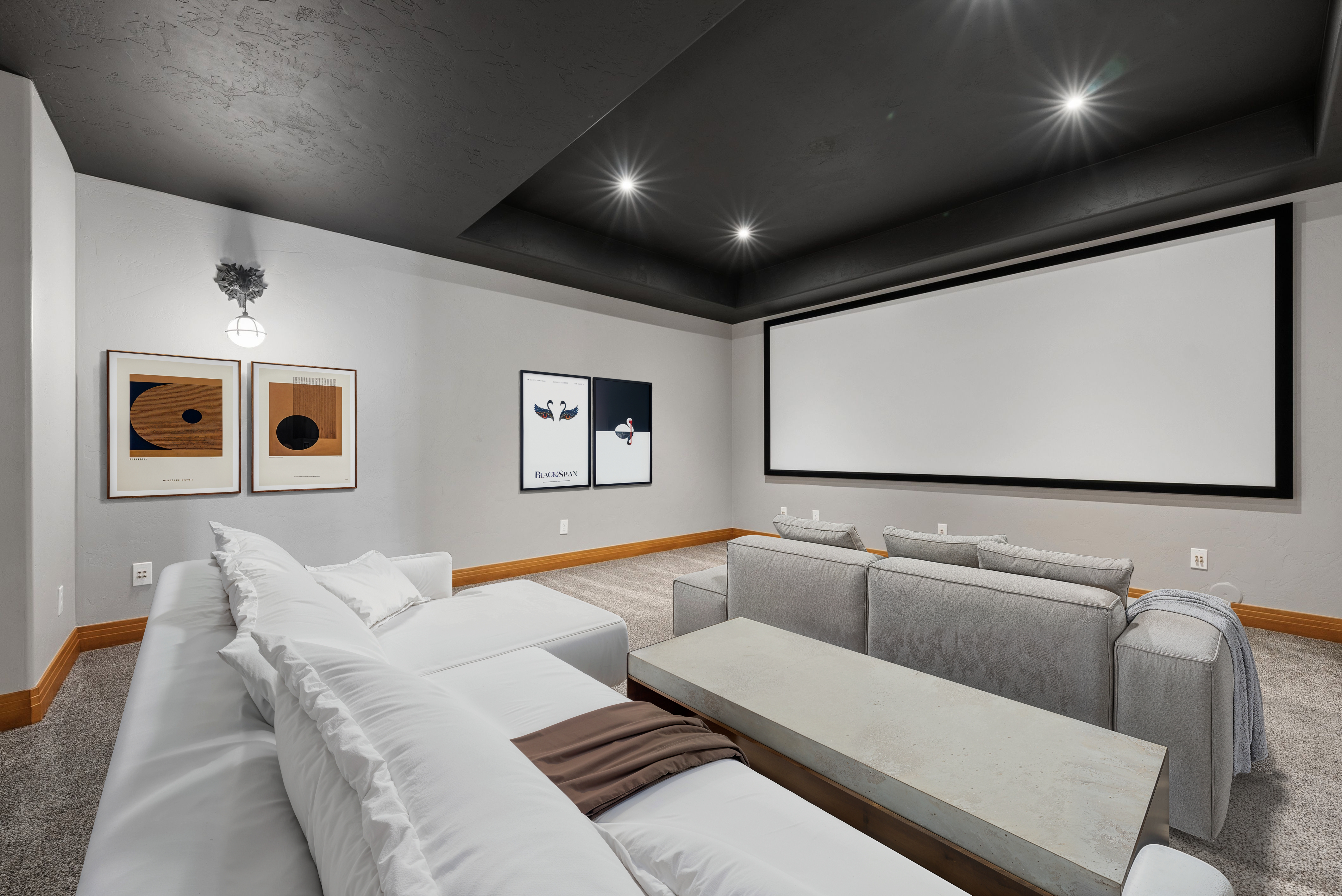  Set high on a hill in The Timbers and backing to open space - 物件實景