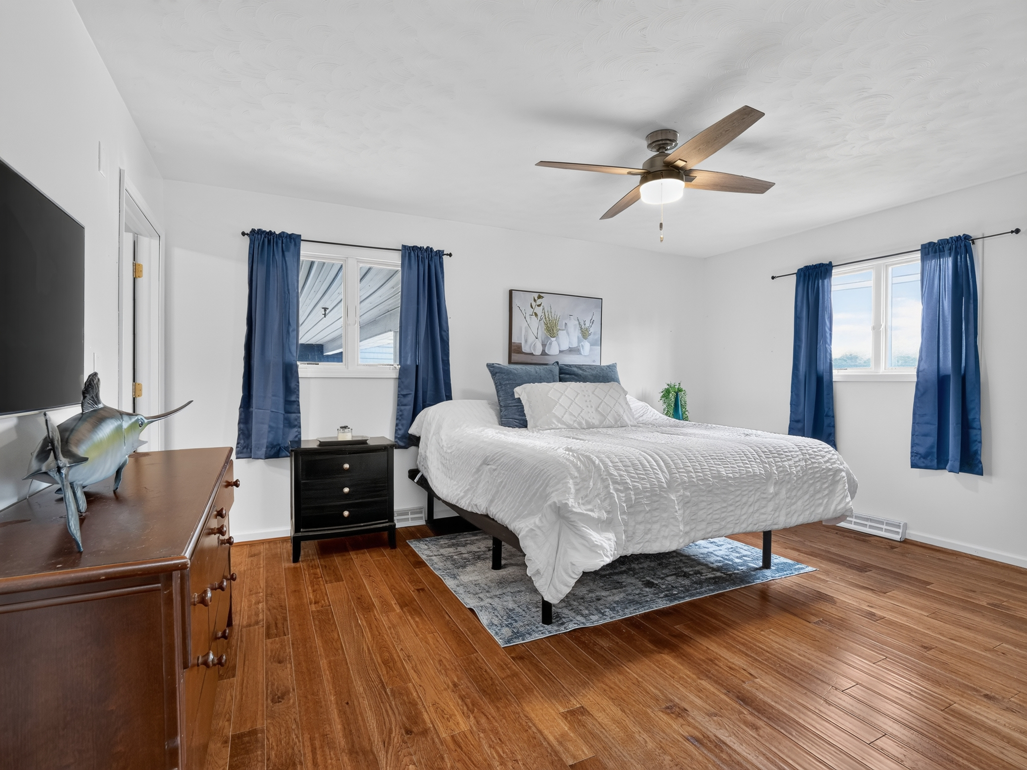  5 Bedroom Home with Lake Wawasee Channel Frontage - 物件實景