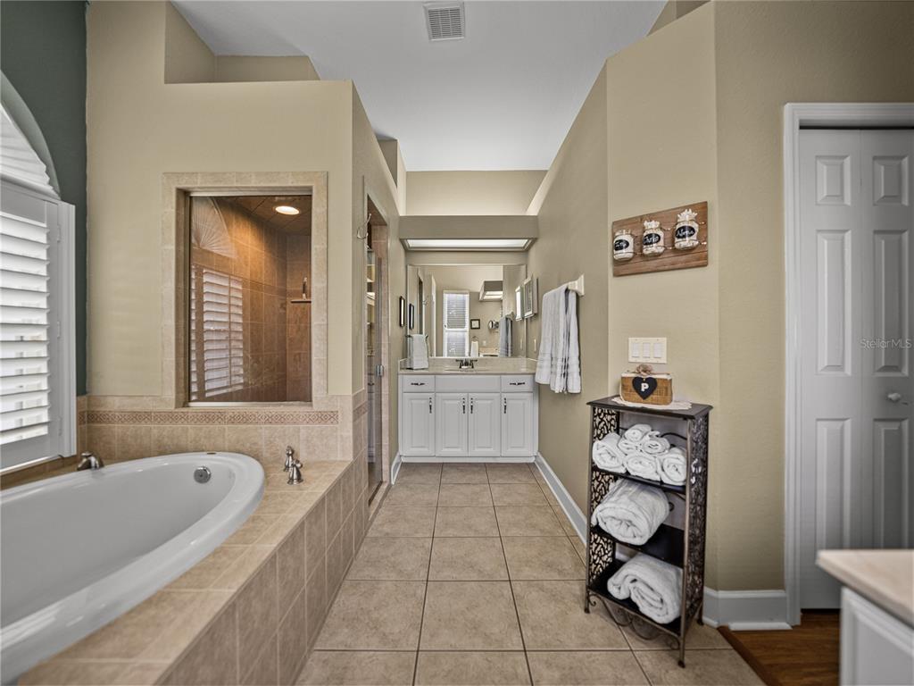 Lakeland, Florida, 33812, United States, 4 Bedrooms Bedrooms, ,3 BathroomsBathrooms,Residential,For Sale,1898596