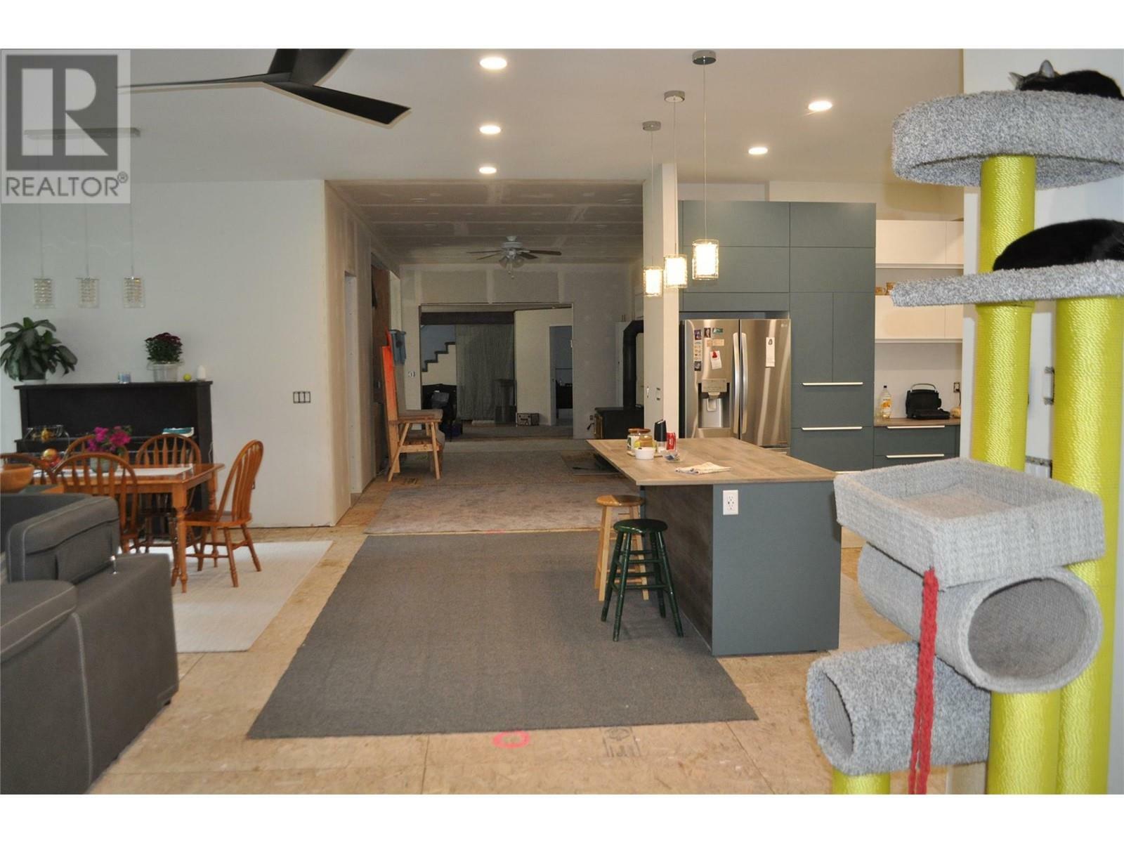CHERRYVILLE, British Columbia, V0E 2G1, CA, 2 Bedrooms Bedrooms, ,2 BathroomsBathrooms,Residential,For Sale,1837414