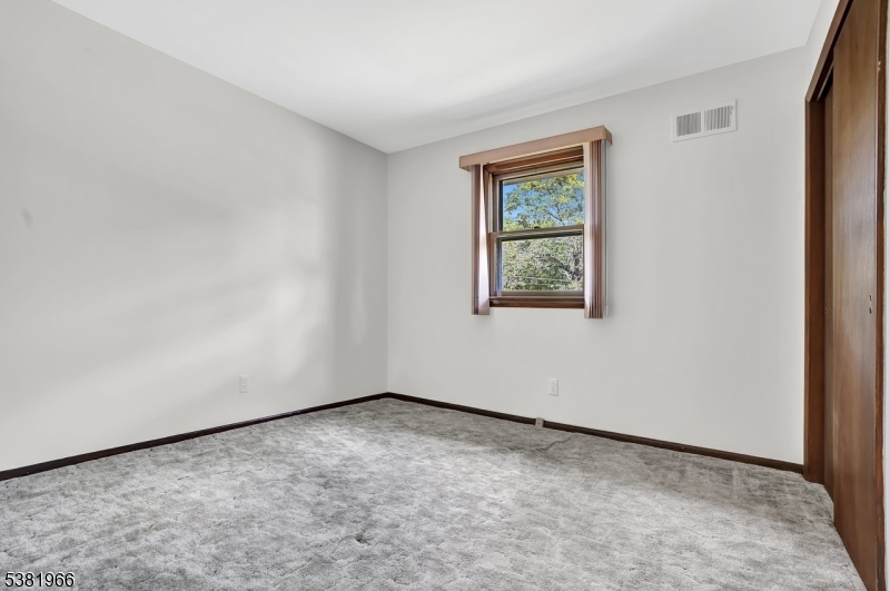 Pequannock Twp., New Jersey, 07444, United States, 3 Bedrooms Bedrooms, ,2 BathroomsBathrooms,Residential,For Sale,1934340