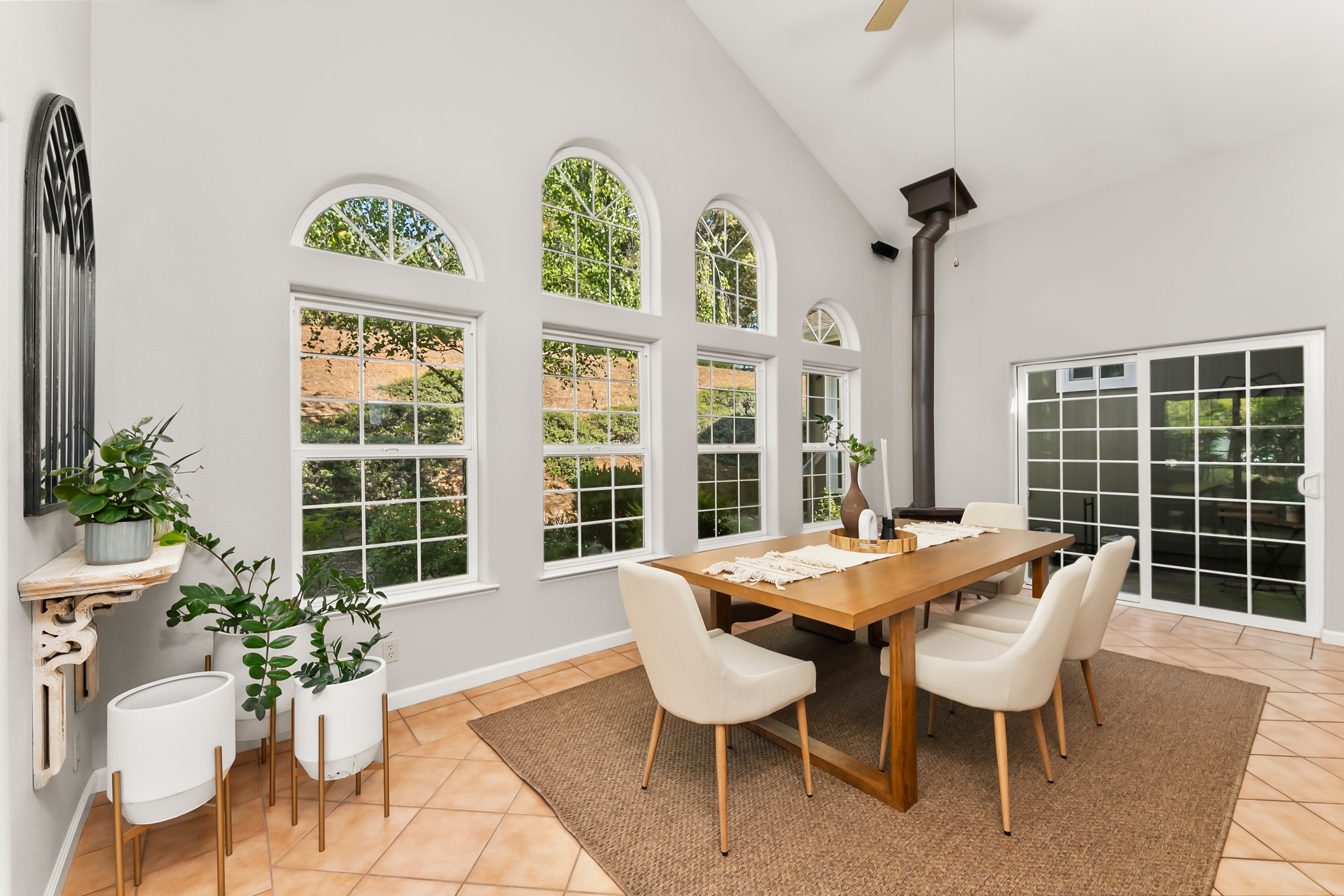  Thoughtfully Designed Living with Income Potential - 物件實景