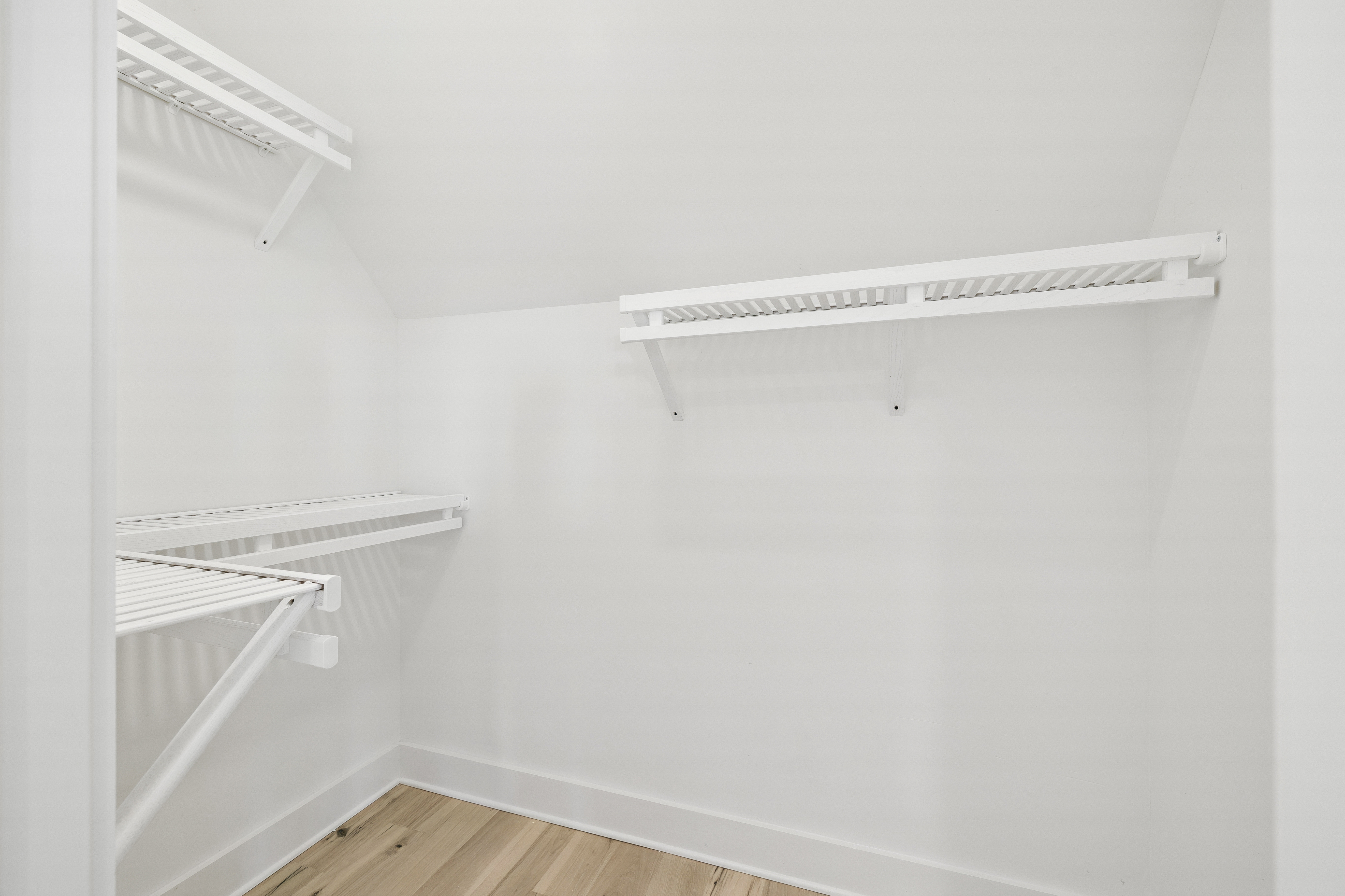  Multi-Level Refined Coastal Home In Gated Community Near Beach Access - 物件實景