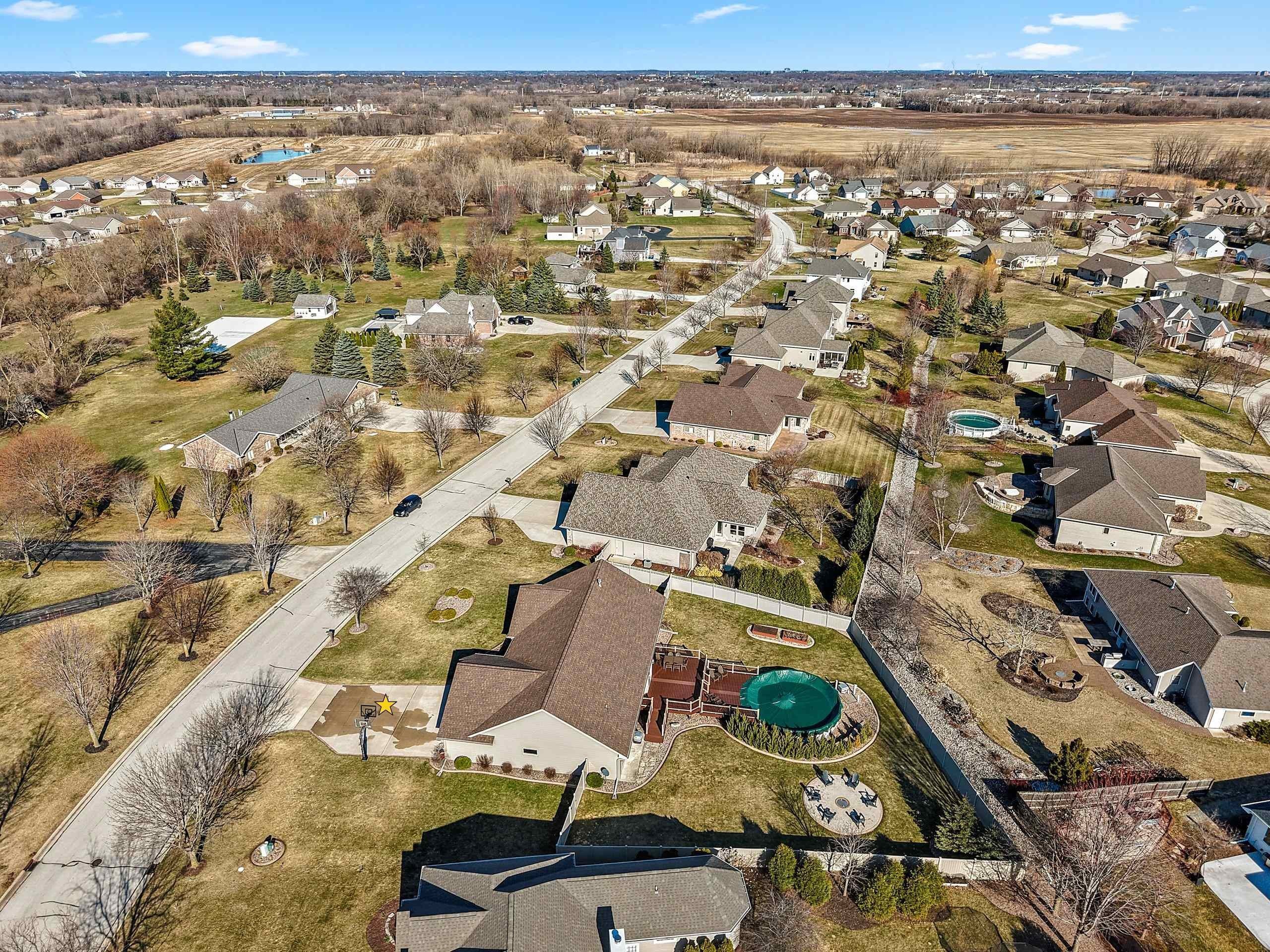 DE PERE, Wisconsin, 54115, United States, 5 Bedrooms Bedrooms, ,4 BathroomsBathrooms,Residential,For Sale,2048678