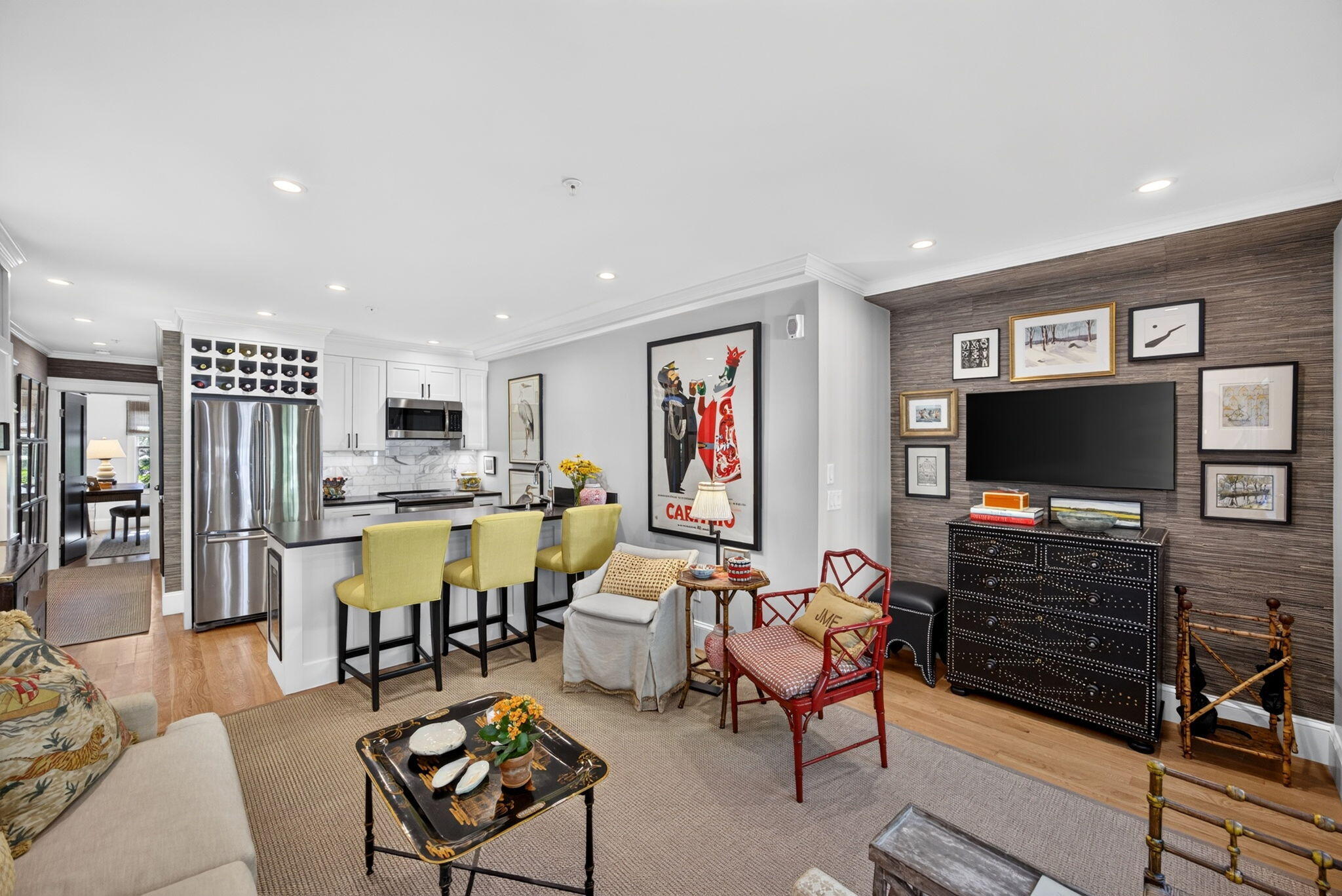 Designer Finishes, Private Yard & Deeded Parking - 物件實景